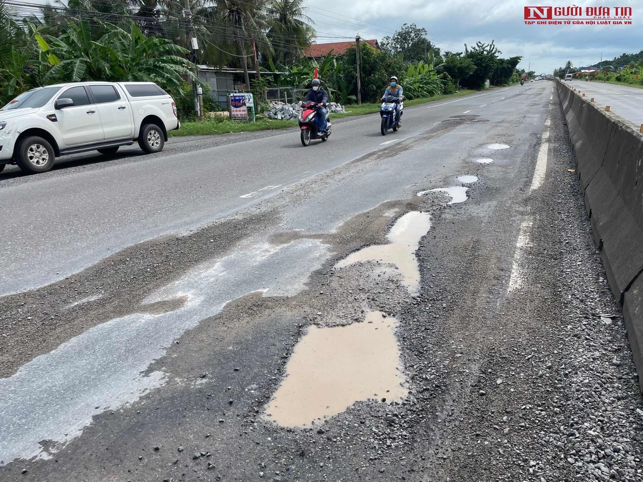 Dân sinh - Khánh Hòa đang tiến hành khắc phục hư hỏng trên quốc lộ 1 (Hình 2).