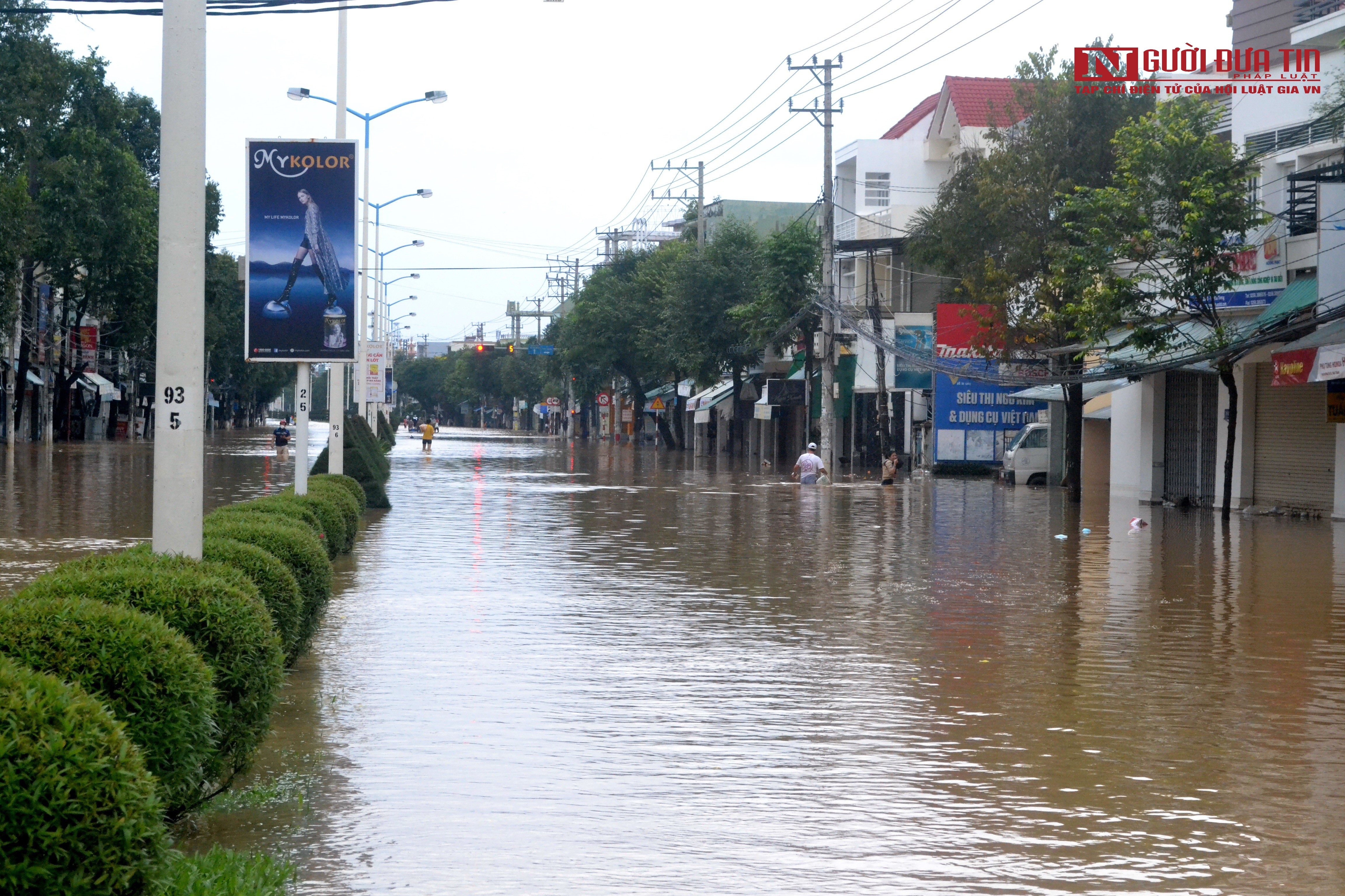 Dân sinh - Khánh Hòa: Mưa lũ gây ngập sâu, sạt lở nhiều nơi (Hình 13).