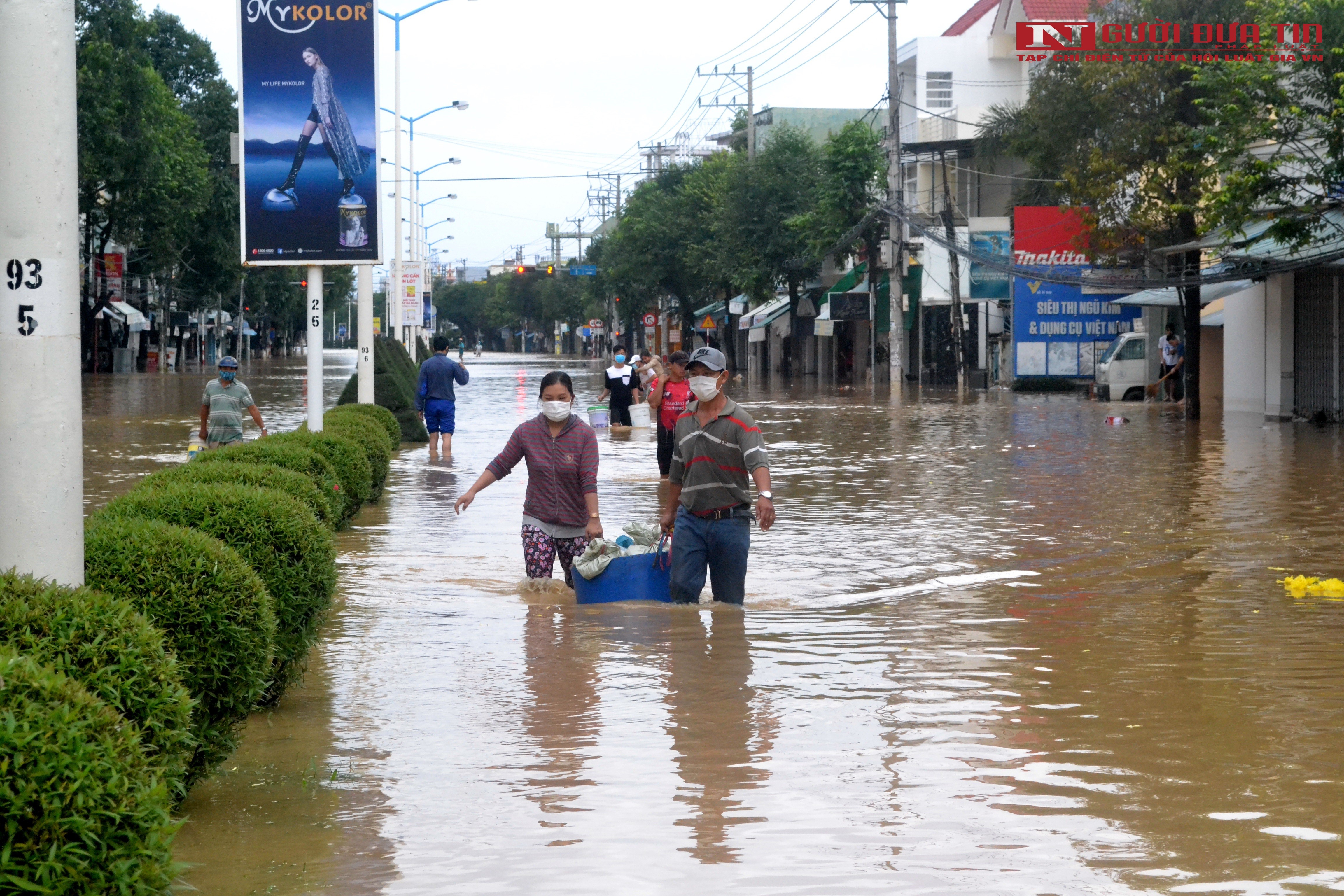 Dân sinh - Khánh Hòa: Mưa lũ gây ngập sâu, sạt lở nhiều nơi (Hình 14).