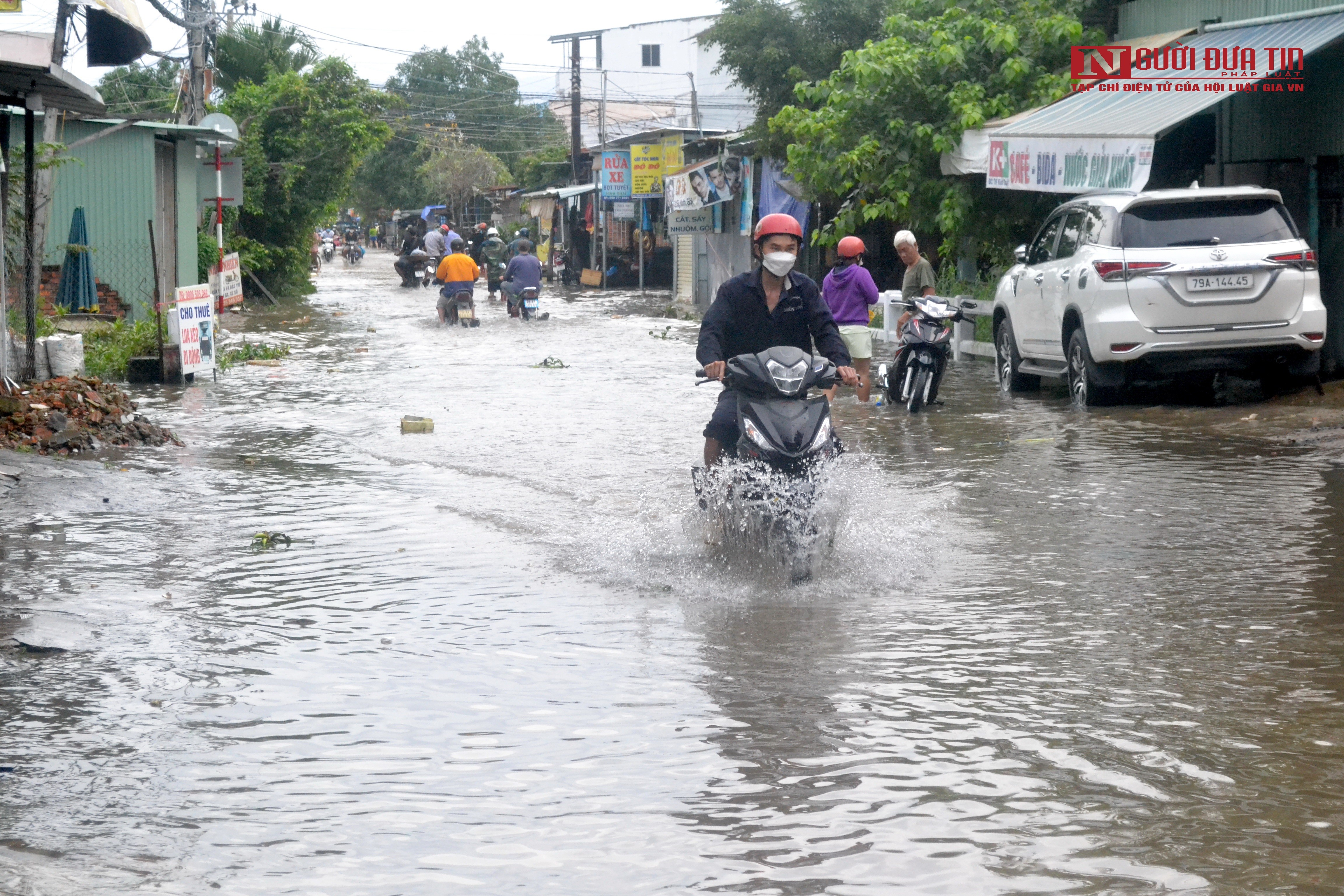 Dân sinh - Khánh Hòa: Mưa lũ gây ngập sâu, sạt lở nhiều nơi (Hình 6).