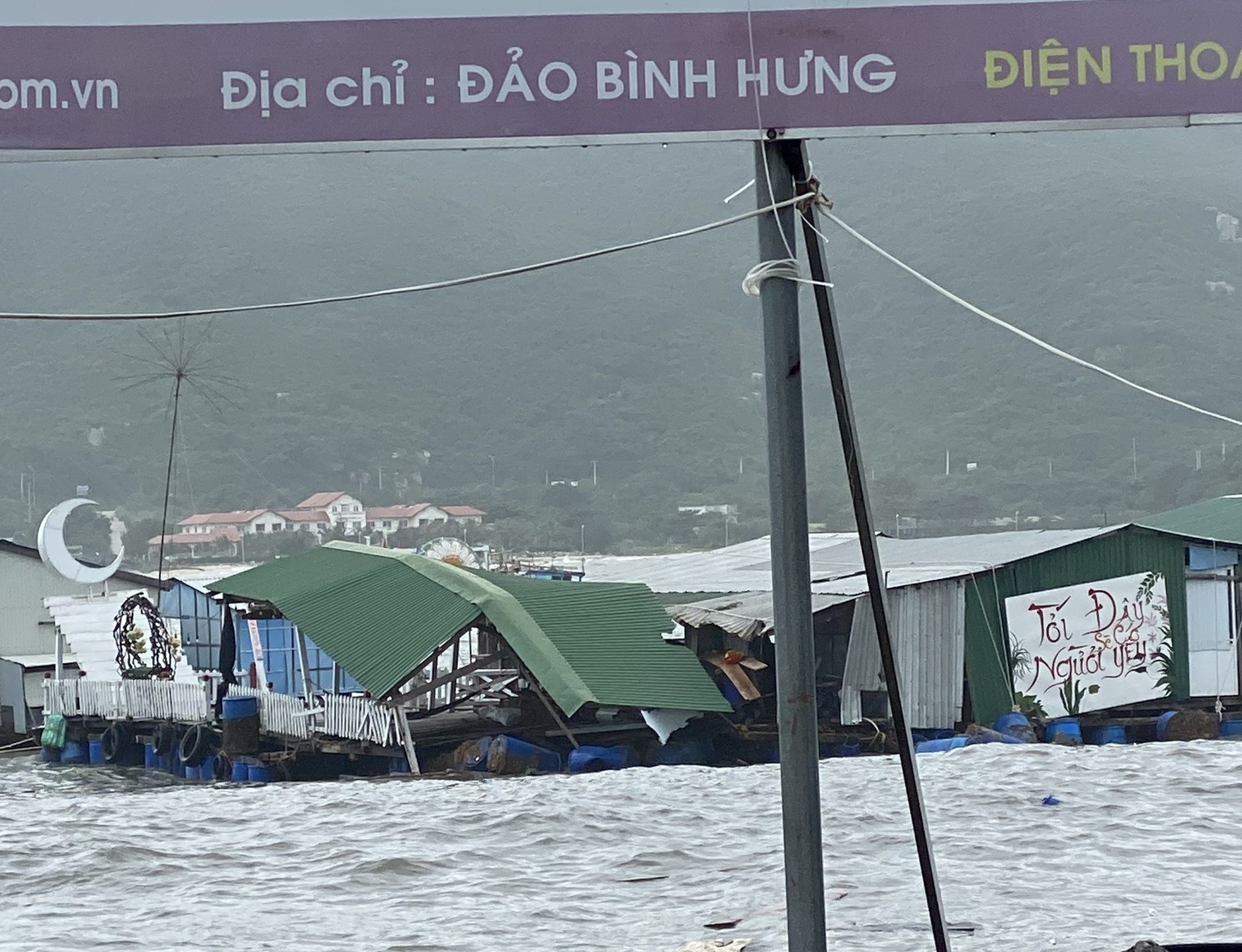 Dân sinh - Khánh Hòa: Gần 100 lồng bè bị sóng đánh vỡ, ước thiệt hại 200 tỷ đồng