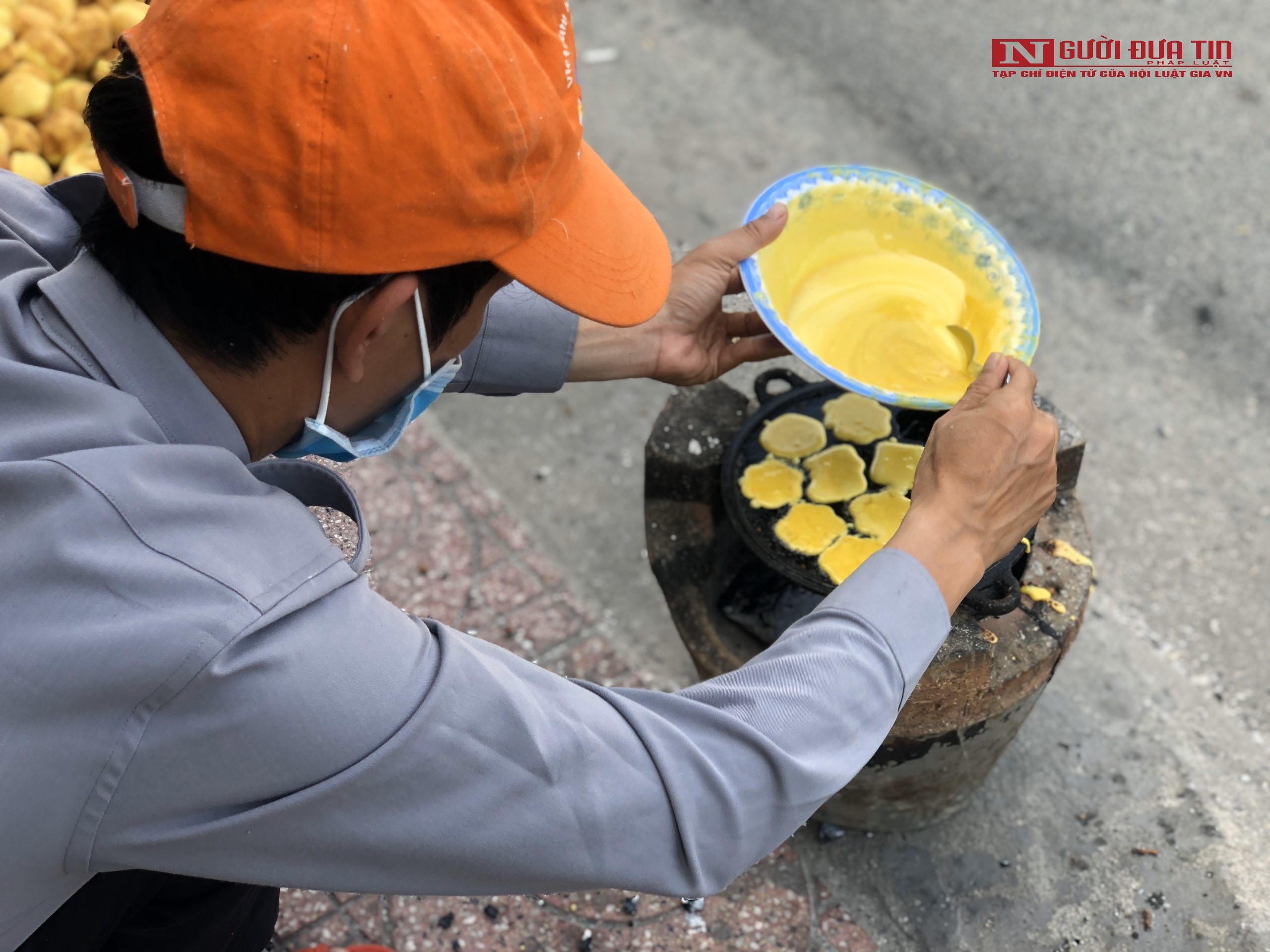 Dân sinh - Tìm về ký ức Tết xưa với món bánh thuẫn vàng rộm (Hình 2).