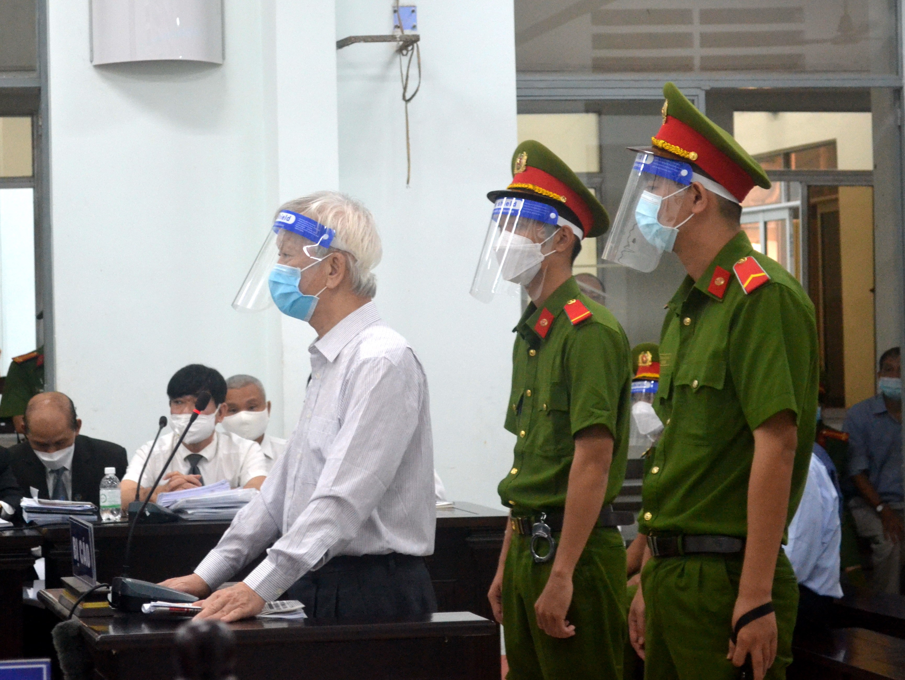 Hồ sơ điều tra - Khánh Hòa: Xét xử 2 cựu Chủ tịch UBND tỉnh và đồng phạm  (Hình 2).