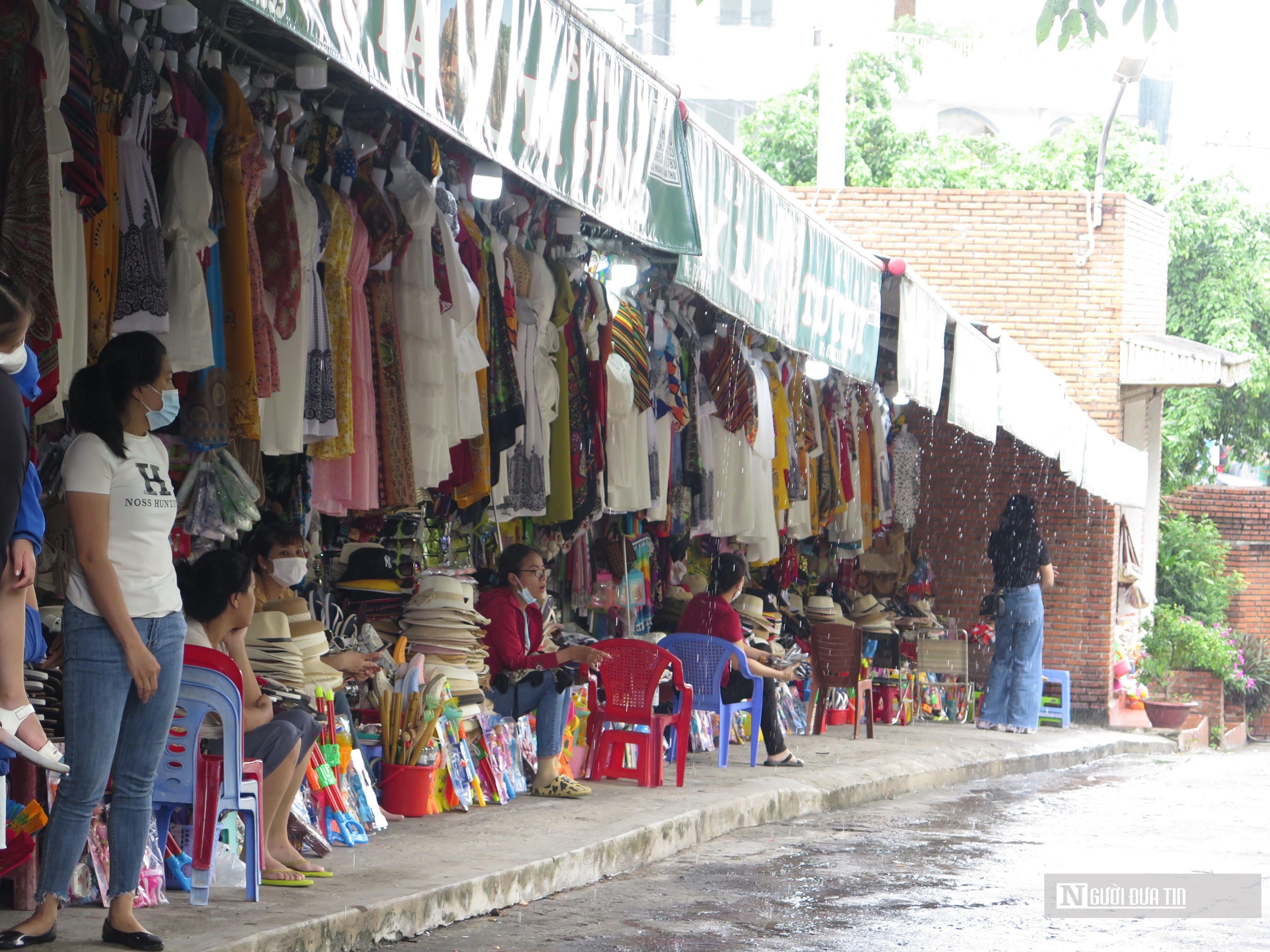 Dân sinh - Khánh Hòa: Hàng ngàn du khách đổ về Nha Trang tham quan biển đảo (Hình 10).