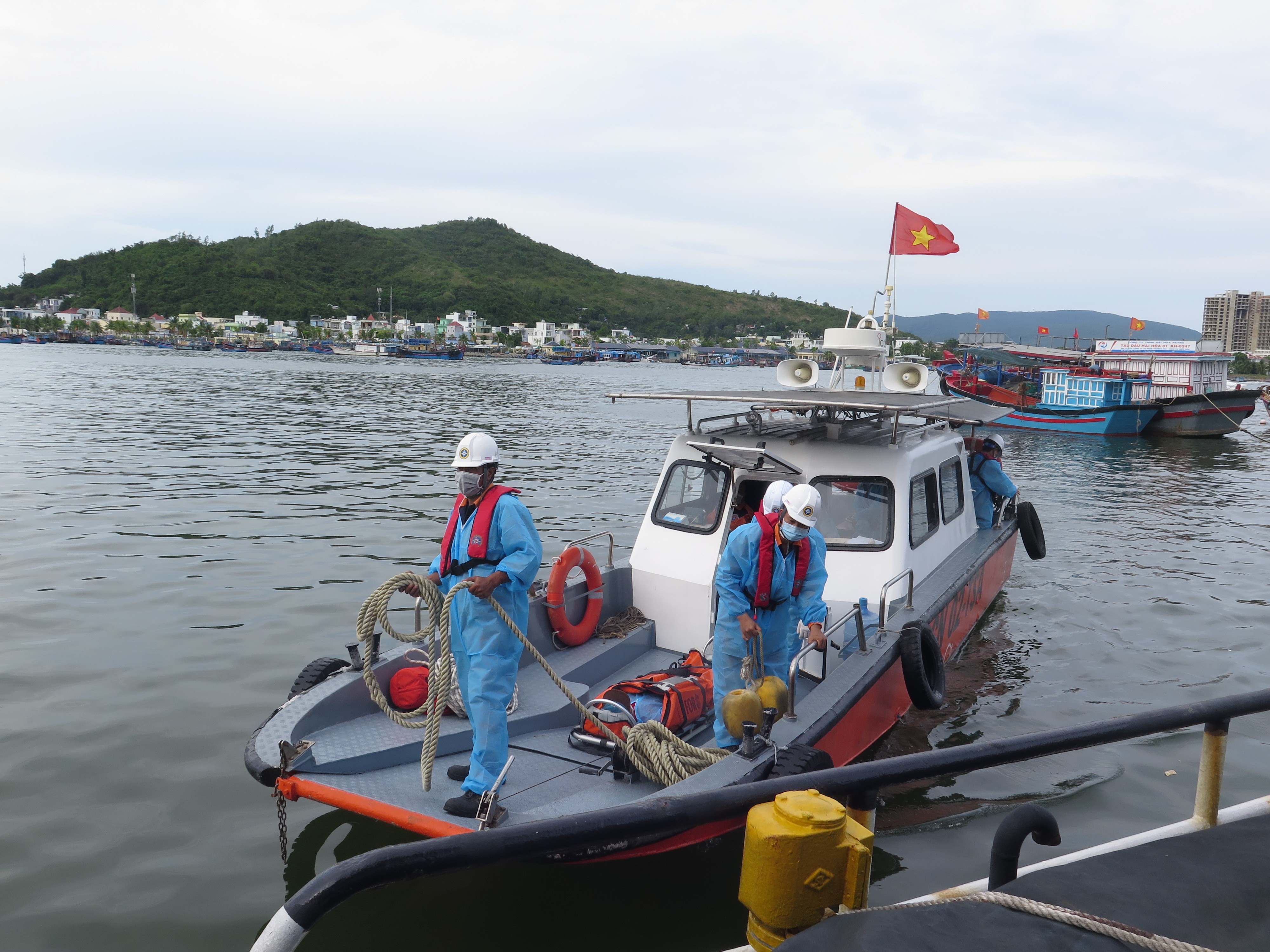 Sức khỏe - Cứu nạn một thủy thủ bị bệnh hoang tưởng, đưa vào bờ điều trị kịp thời