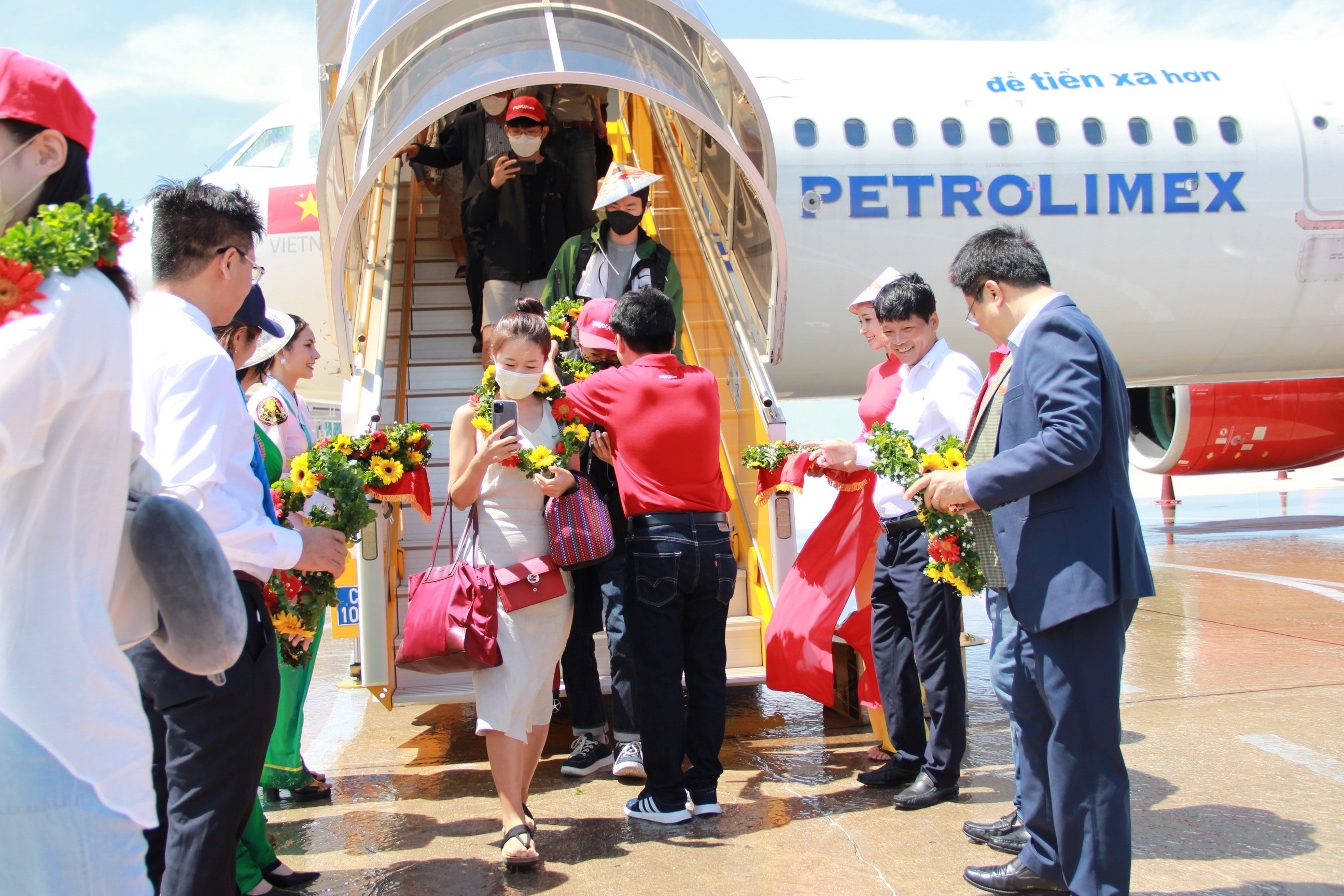 Tiêu dùng & Dư luận - Khánh Hòa đón chuyến bay đầu tiên trở lại từ Hàn Quốc (Hình 3).