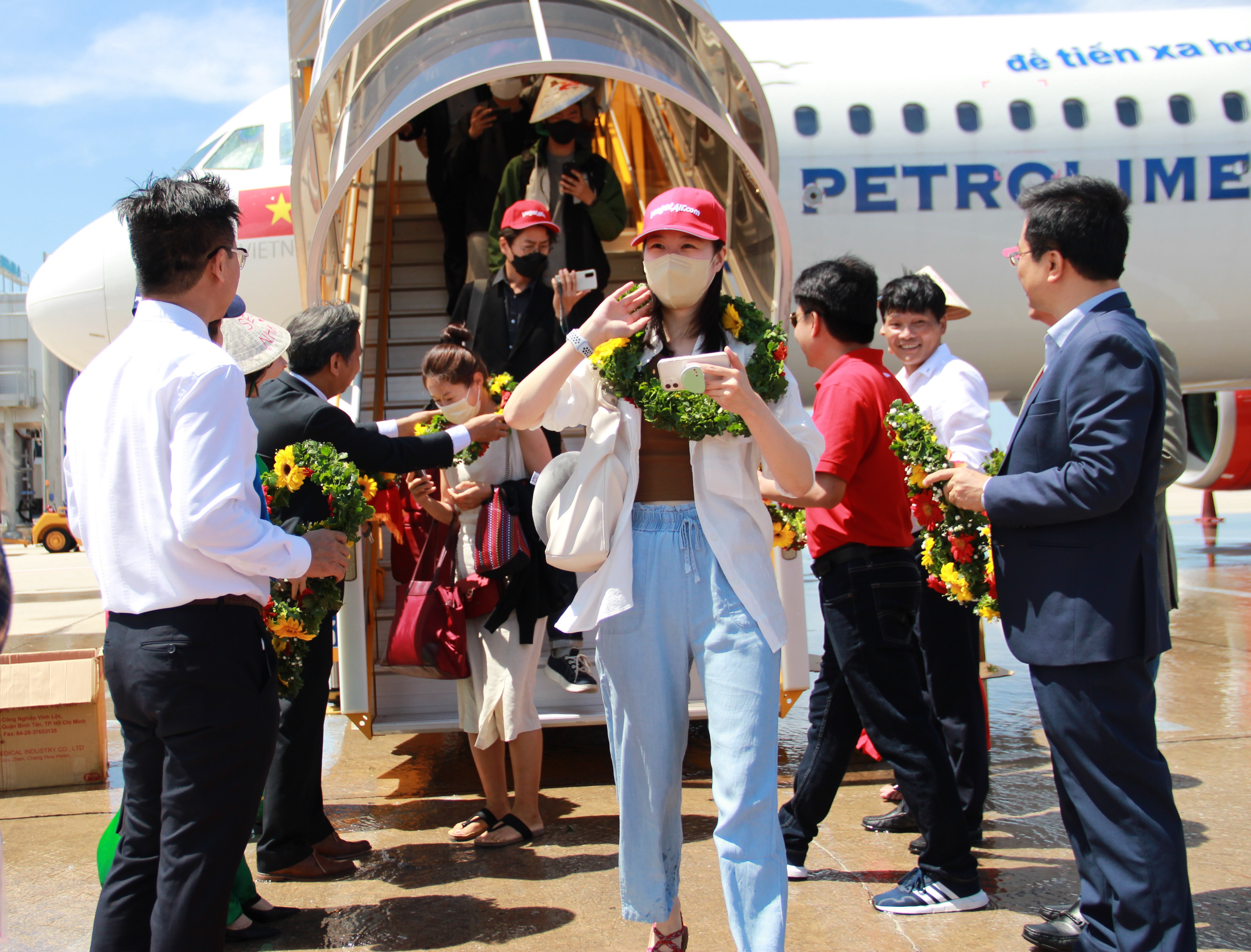 Tiêu dùng & Dư luận - Khánh Hòa đón chuyến bay đầu tiên trở lại từ Hàn Quốc (Hình 4).