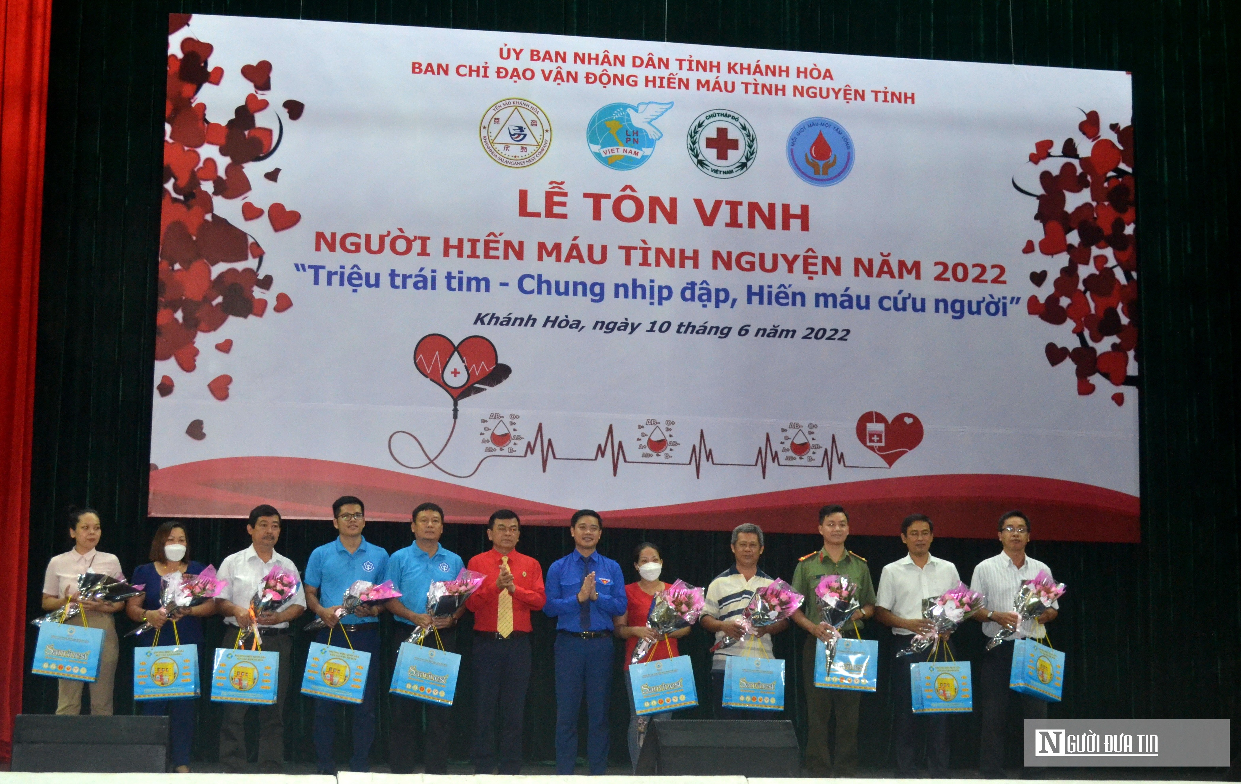 Sự kiện - Khánh Hòa tôn vinh 323 gia đình, cá nhân hiến máu tình nguyện năm 2022 (Hình 2).