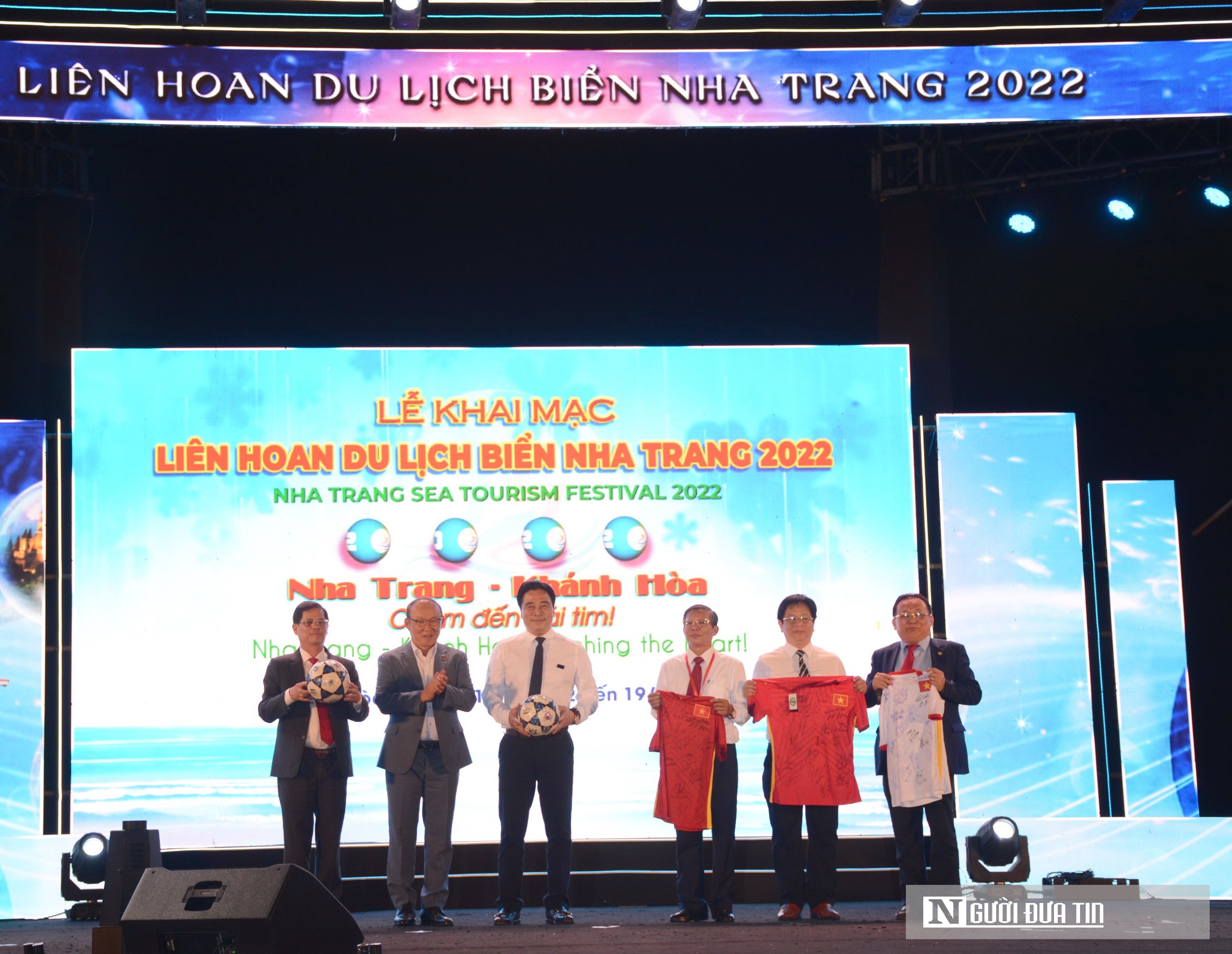 Sự kiện - Ông Park Hang-Seo dự Lễ khai mạc Liên hoan Du lịch biển Nha Trang 2022 (Hình 2).