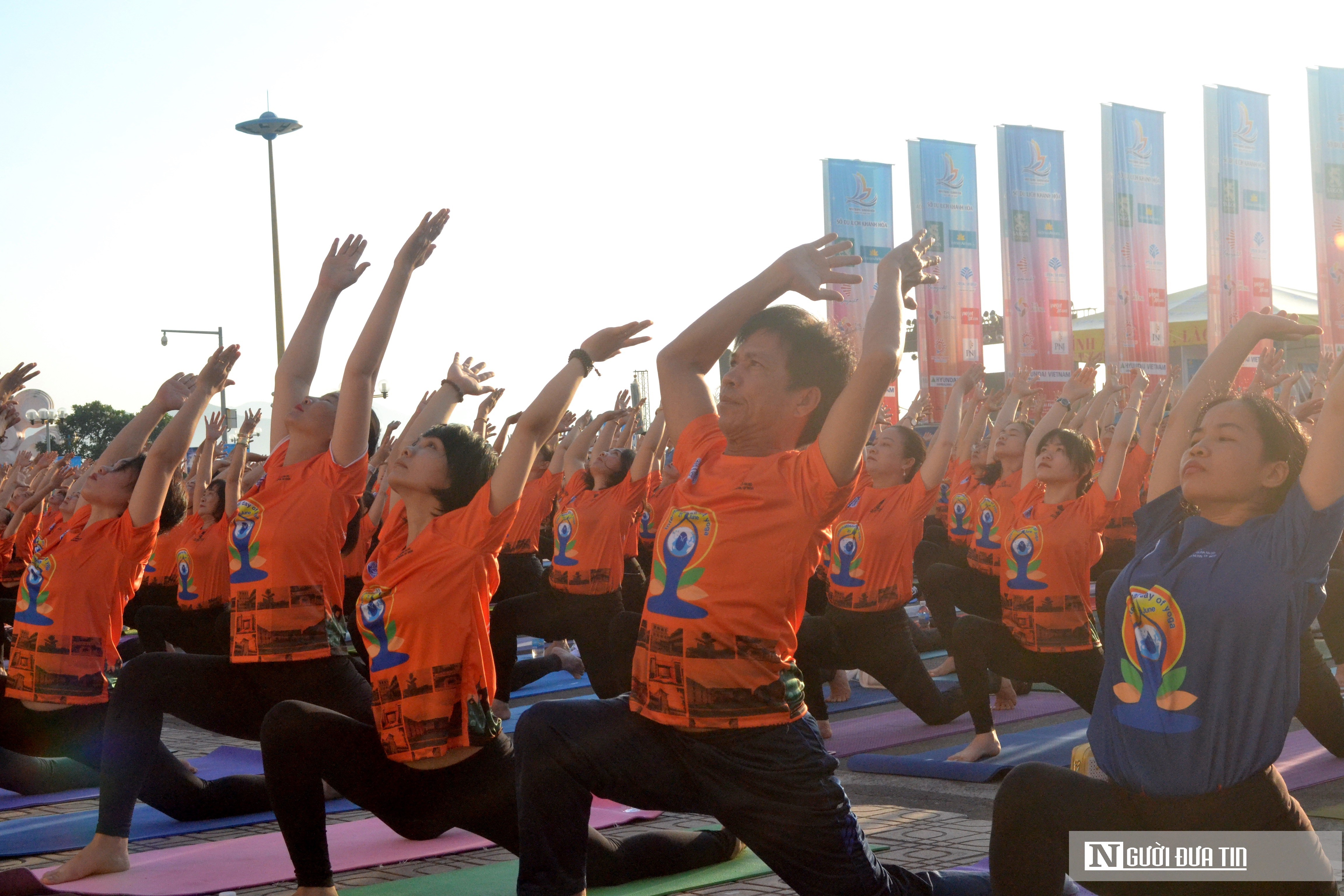 Dân sinh - Hơn 1.200 người ở Khánh Hòa tham gia đồng diễn yoga (Hình 6).