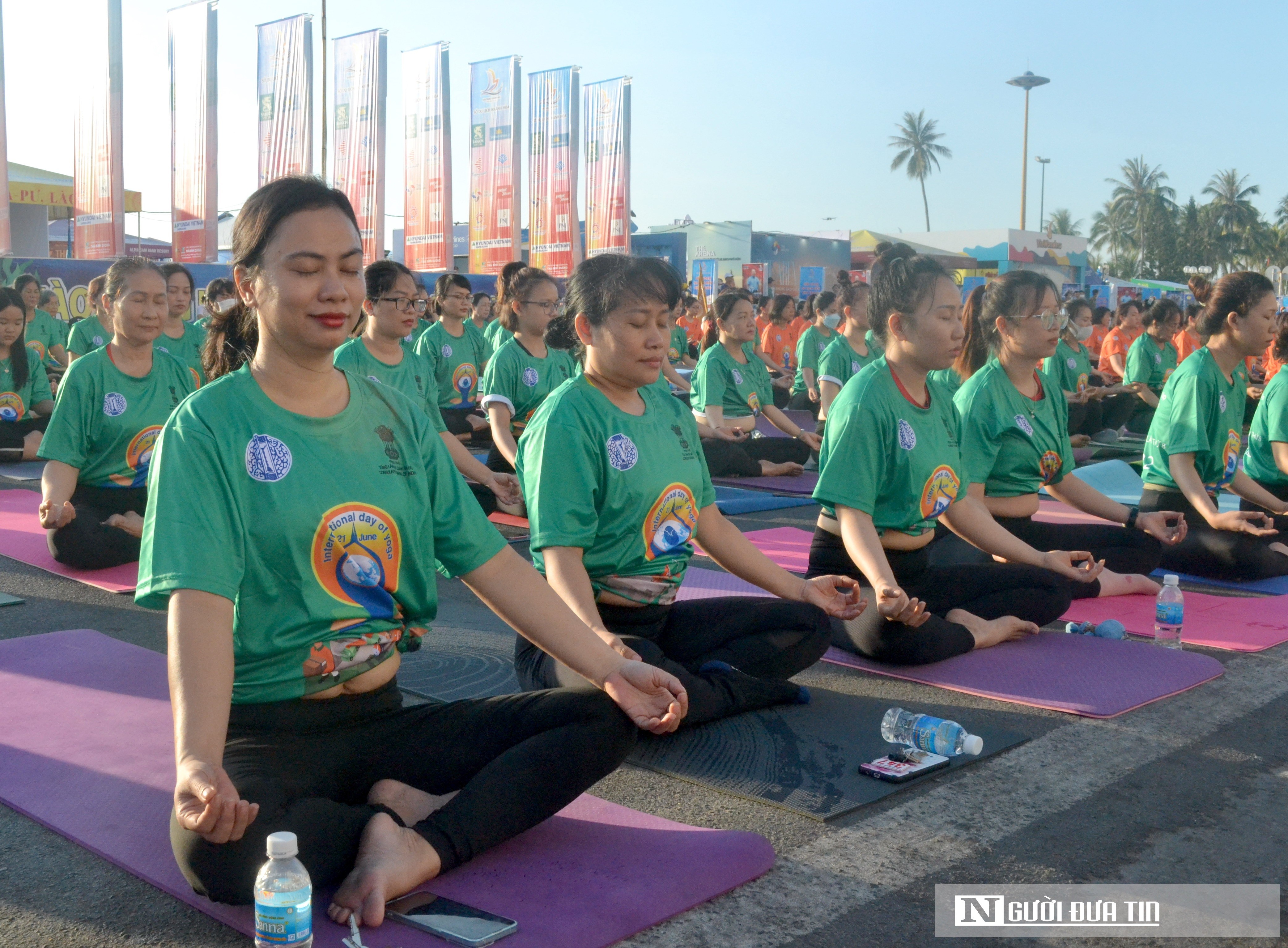 Dân sinh - Hơn 1.200 người ở Khánh Hòa tham gia đồng diễn yoga (Hình 12).