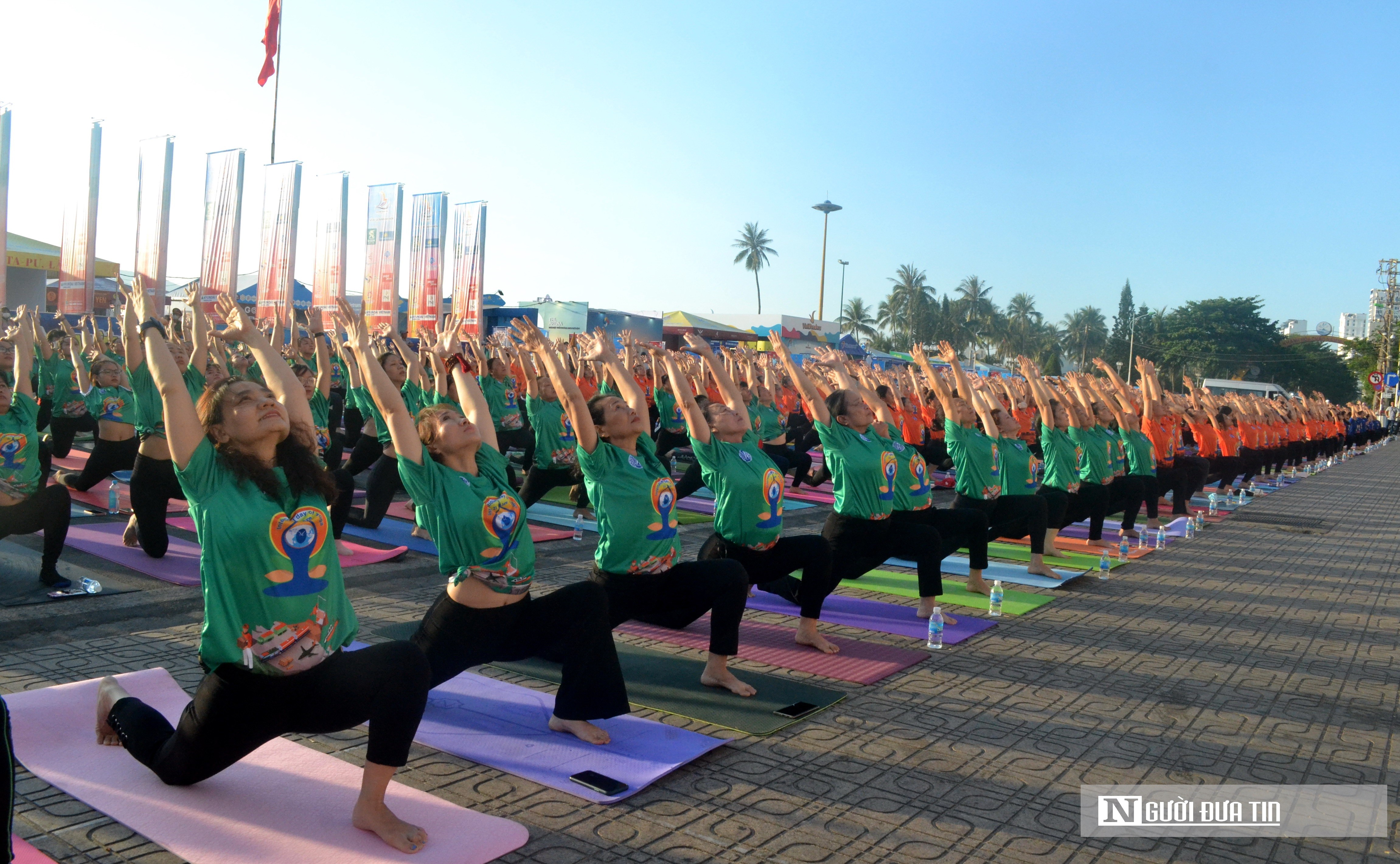 Dân sinh - Hơn 1.200 người ở Khánh Hòa tham gia đồng diễn yoga (Hình 11).