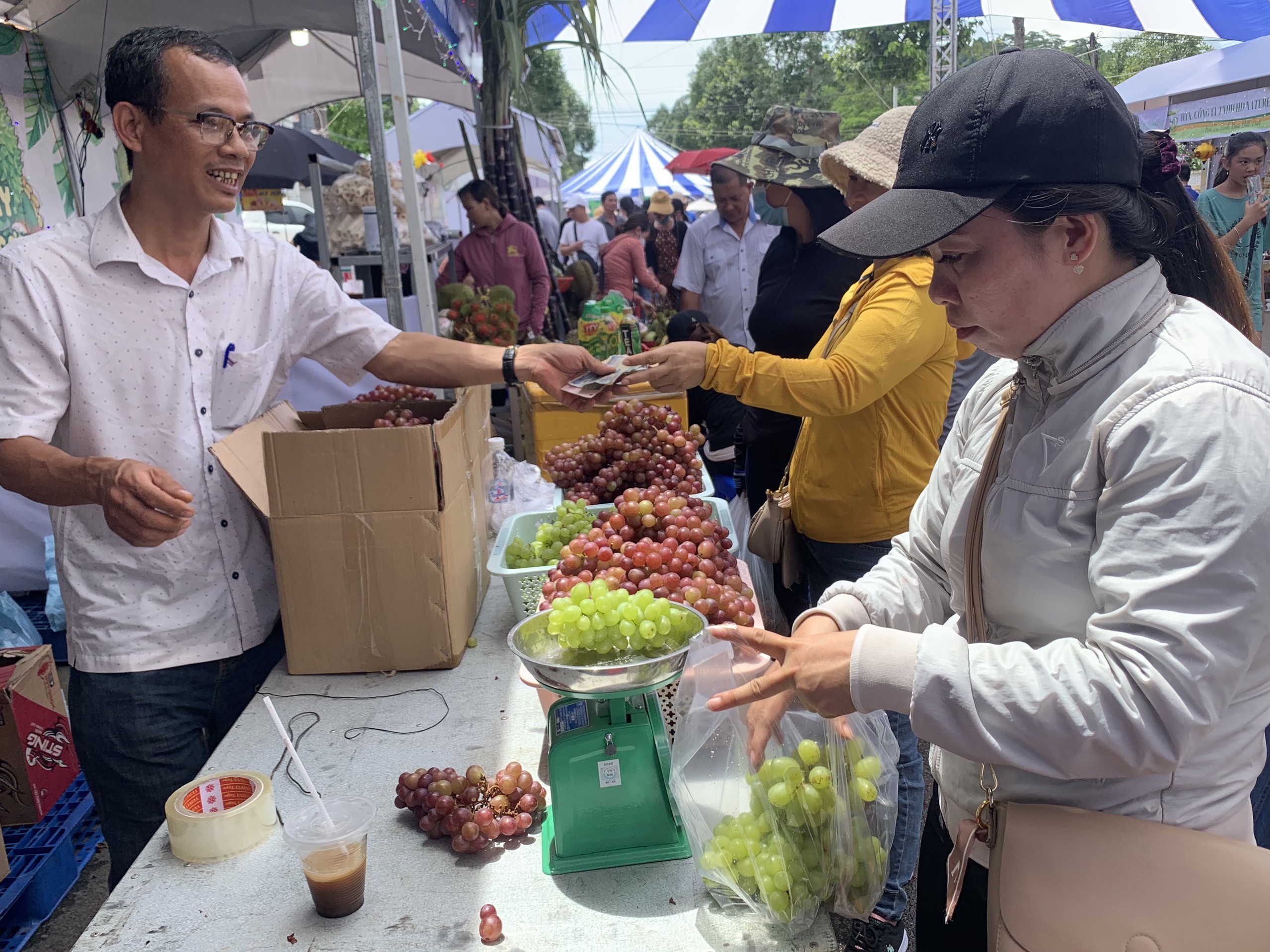 Sự kiện - Đông đảo du khách tham gia Lễ hội trái cây huyện Khánh Sơn lần thứ 2  (Hình 13).