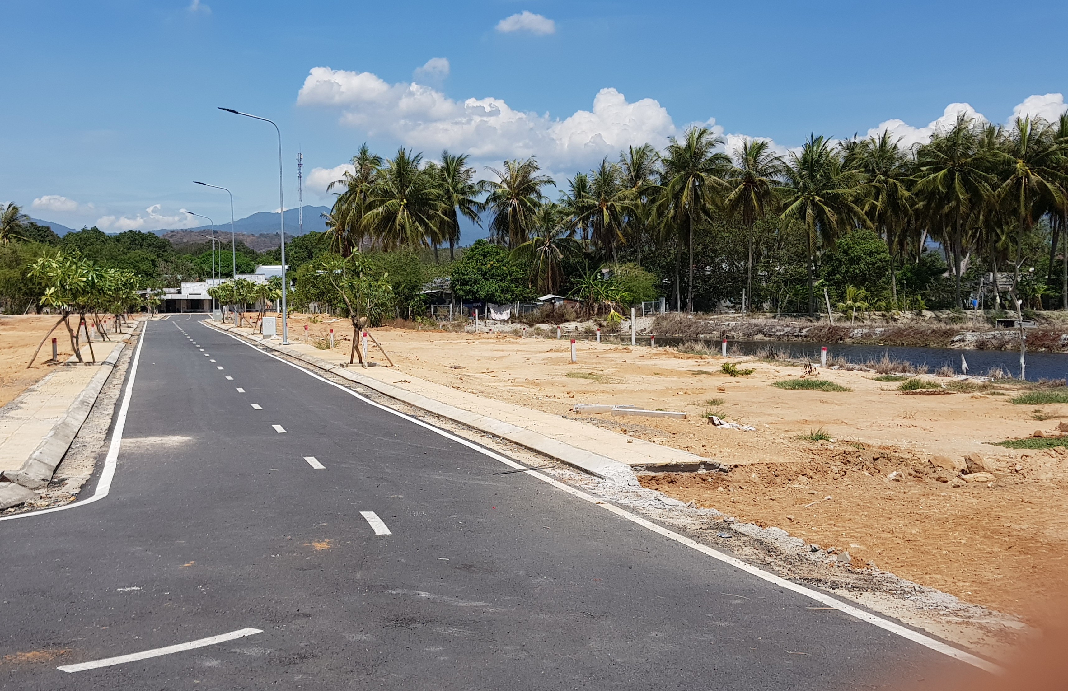 Bất động sản - Khánh Hòa: Tạm dừng thực hiện đăng ký biến động đất đai với 2.385 thửa đất ở Cam Lâm