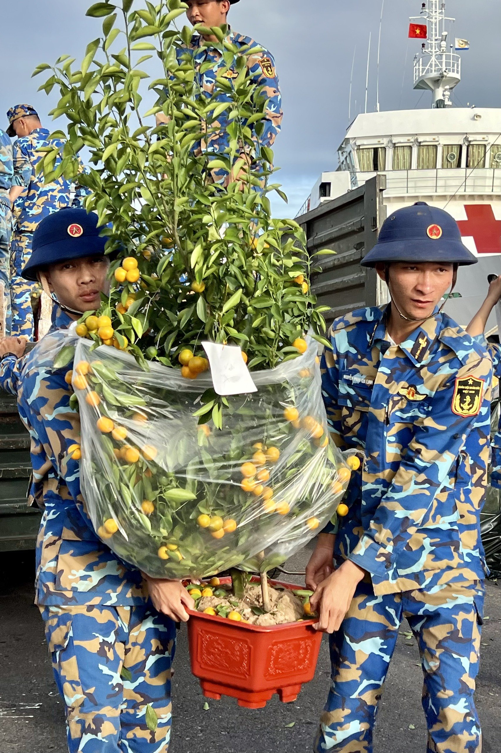 Sự kiện - Tiễn đoàn công tác đi thăm, chúc Tết quân và dân huyện đảo Trường Sa (Hình 3).