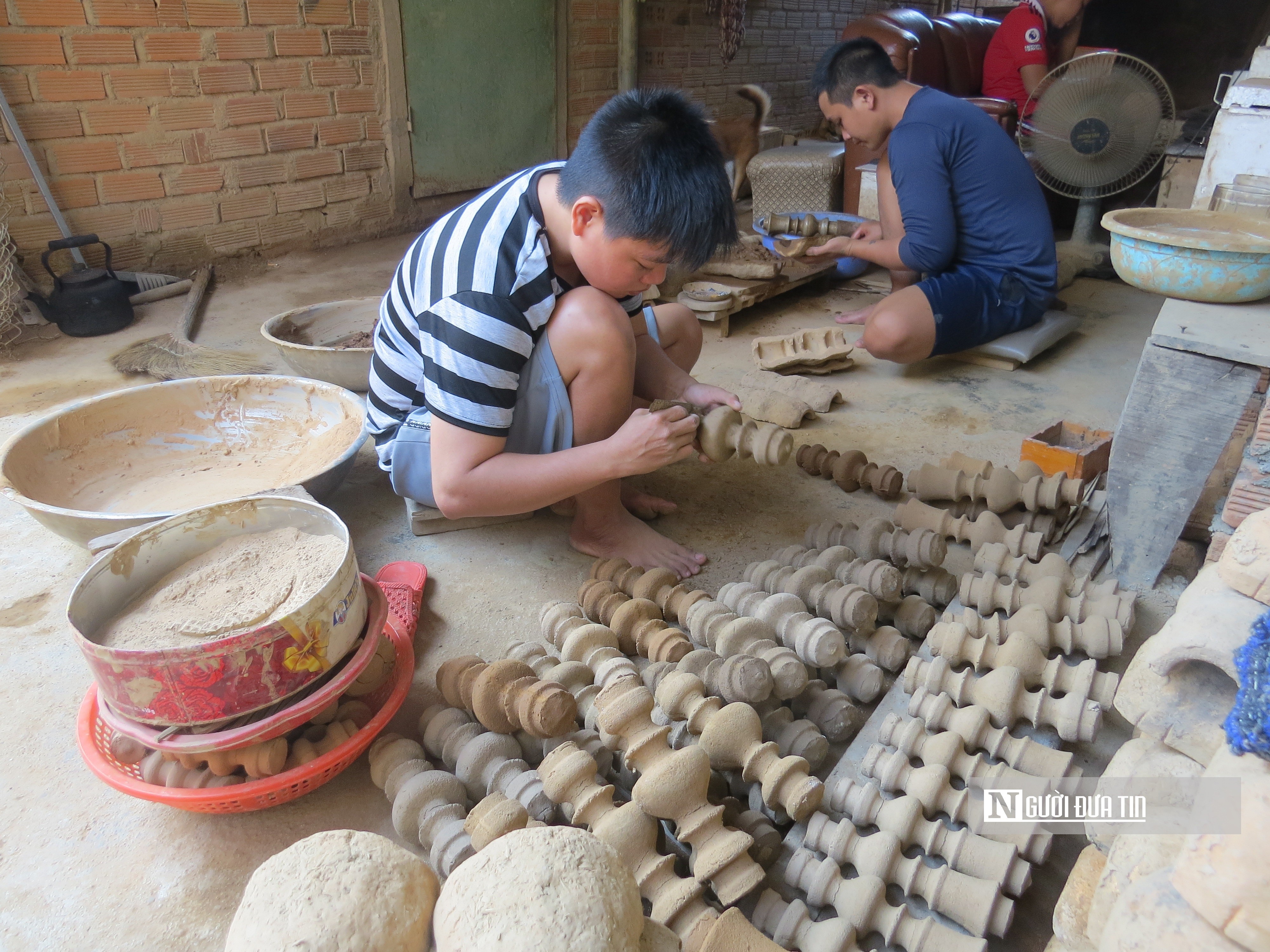 Dân sinh - Mưa nhiều, làng nghề đúc đồng ở Khánh Hòa thiếu hàng cung ứng dịp Tết  (Hình 6).