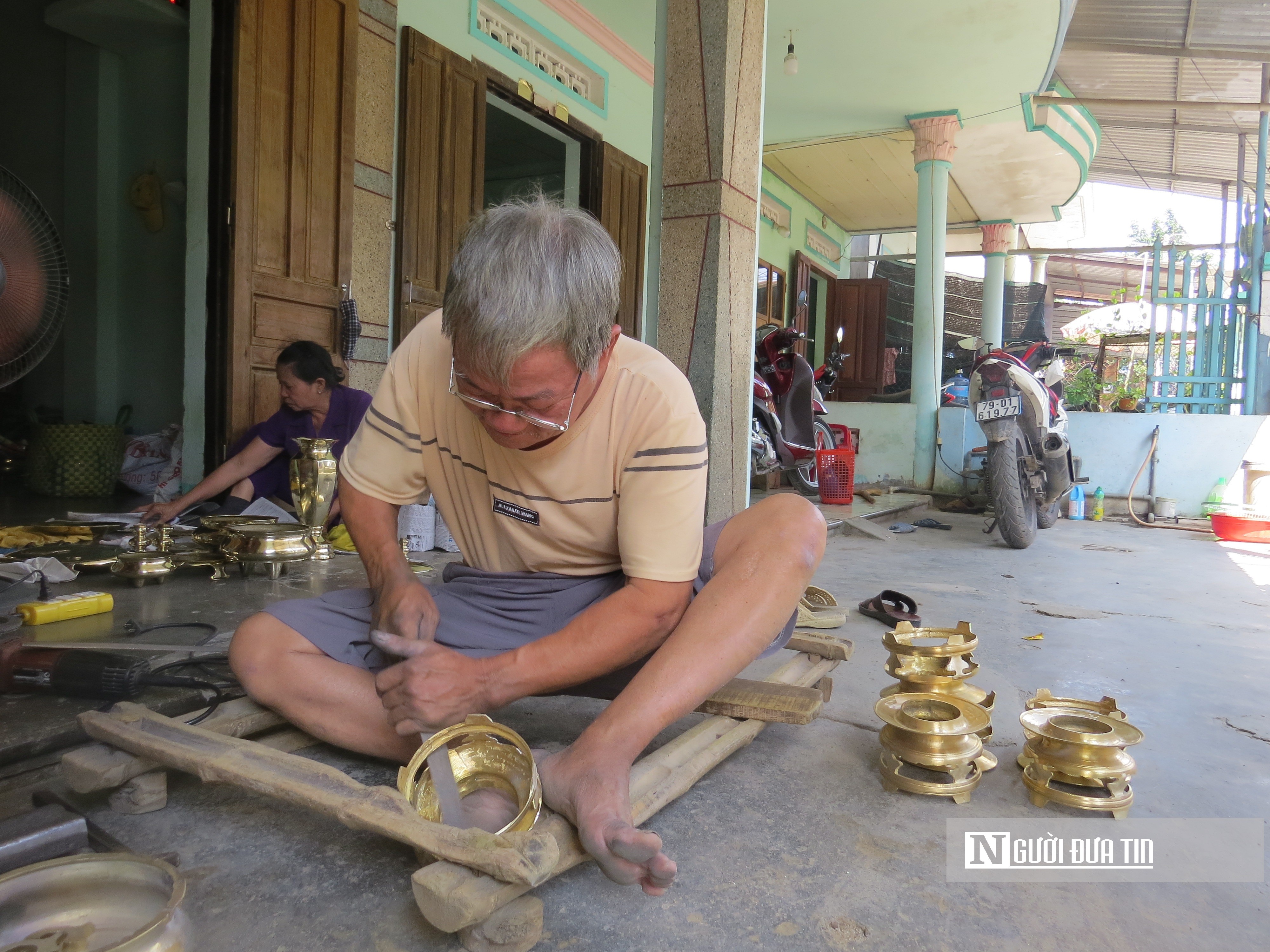 Dân sinh - Mưa nhiều, làng nghề đúc đồng ở Khánh Hòa thiếu hàng cung ứng dịp Tết  (Hình 8).