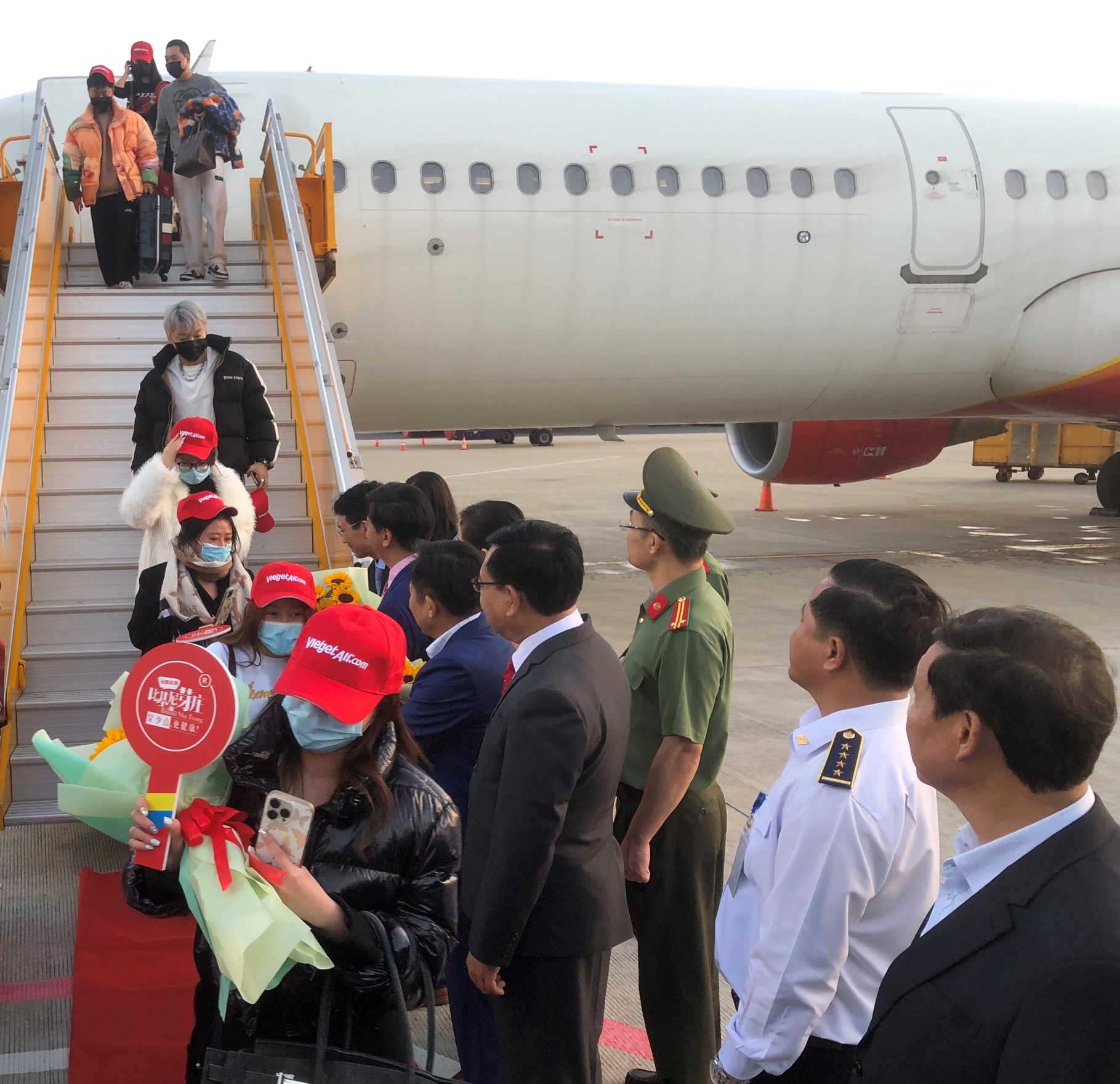Sự kiện - Đón chuyến bay từ Trung Quốc đến Khánh Hòa dịp Tết Nguyên đán 2023 (Hình 2).