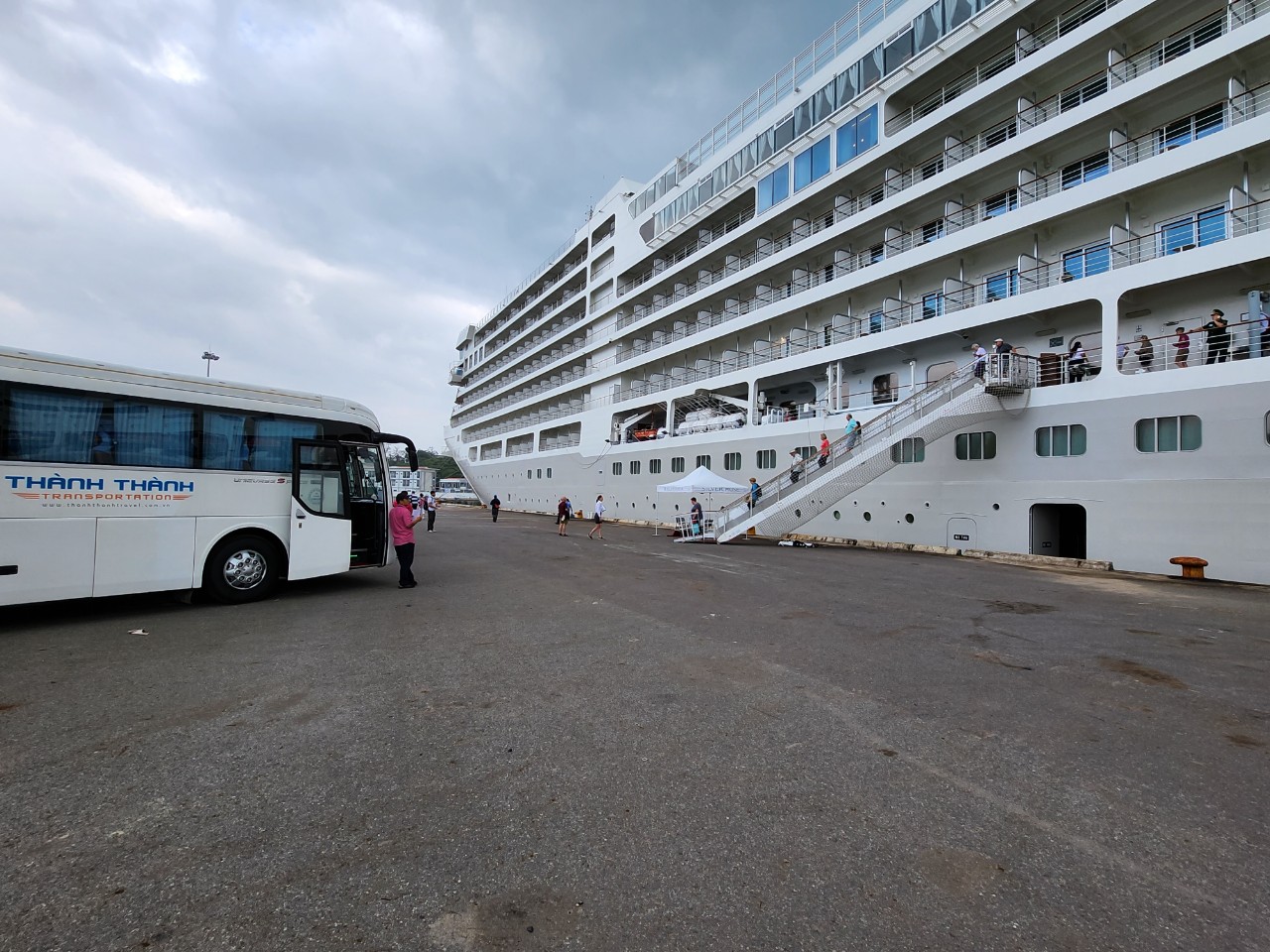 Dân sinh - Khánh Hòa: Xe trên 29 chỗ được đón khách tàu biển vào giờ cao điểm