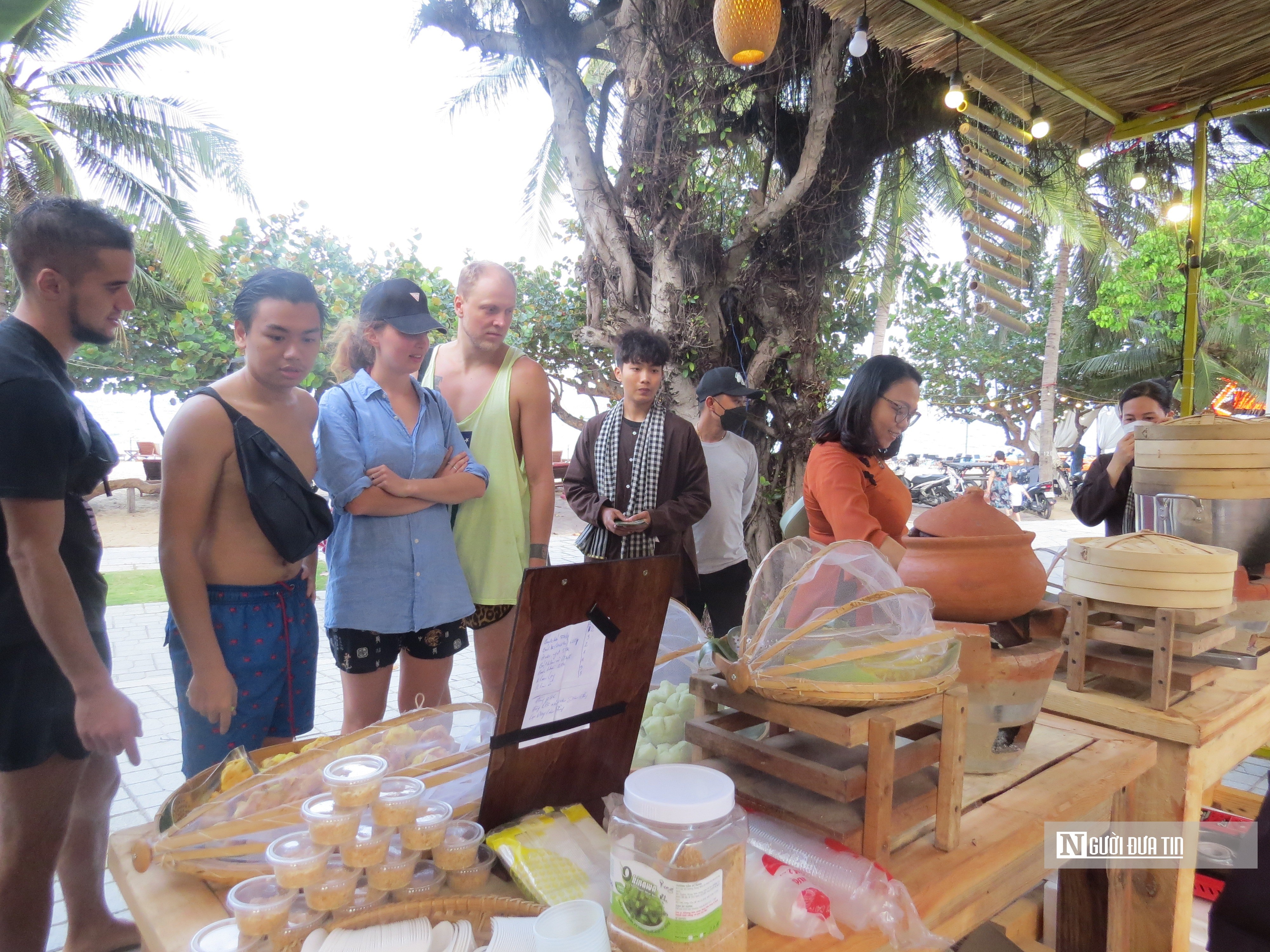 Văn hoá - Triển lãm hơn 550 hình ảnh, tư liệu về sự phát triển của Khánh Hòa (Hình 16).