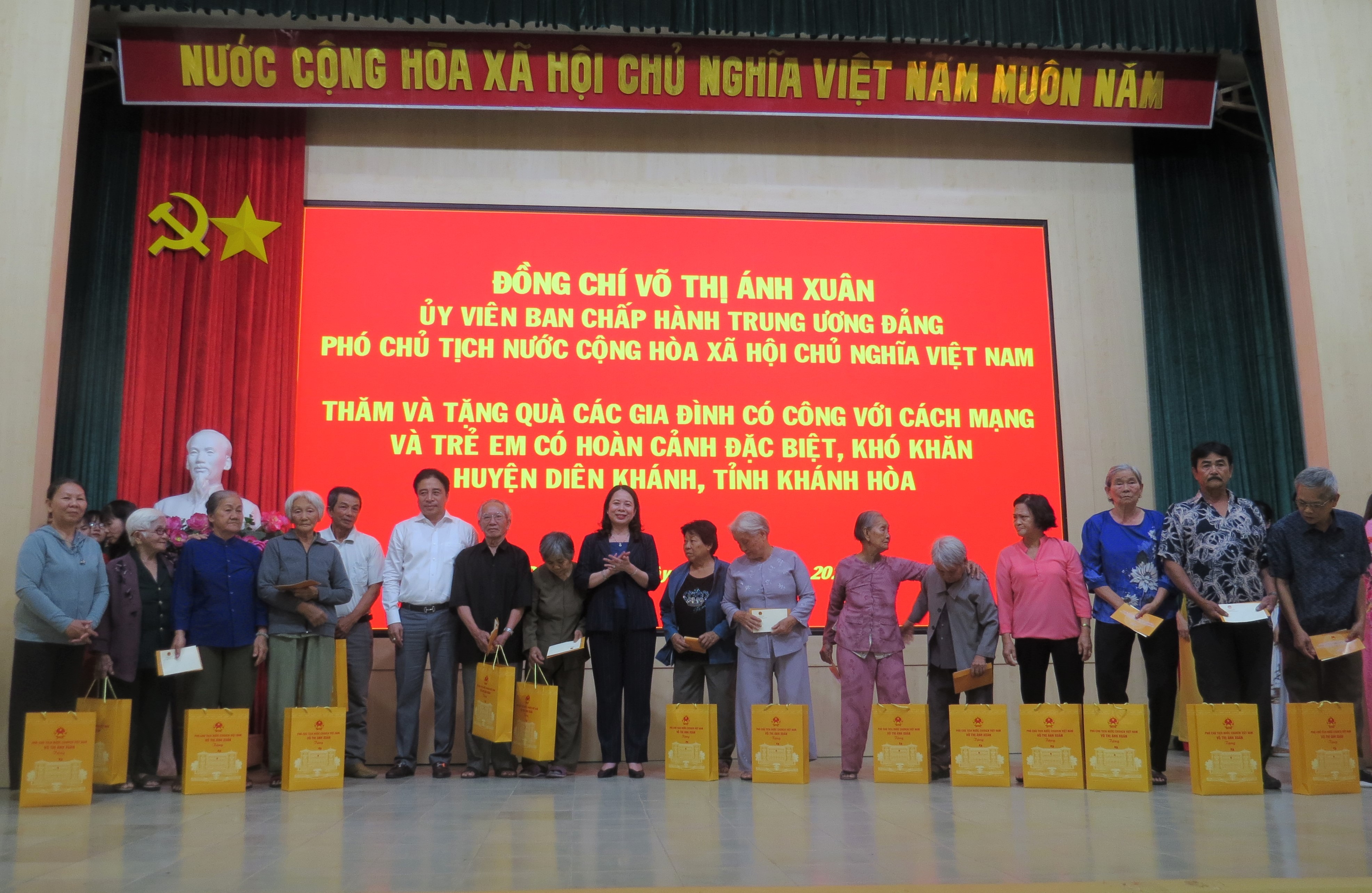 Sự kiện - Phó Chủ tịch nước dự khánh thành Bệnh viện Ung bướu tỉnh Khánh Hòa (Hình 8).