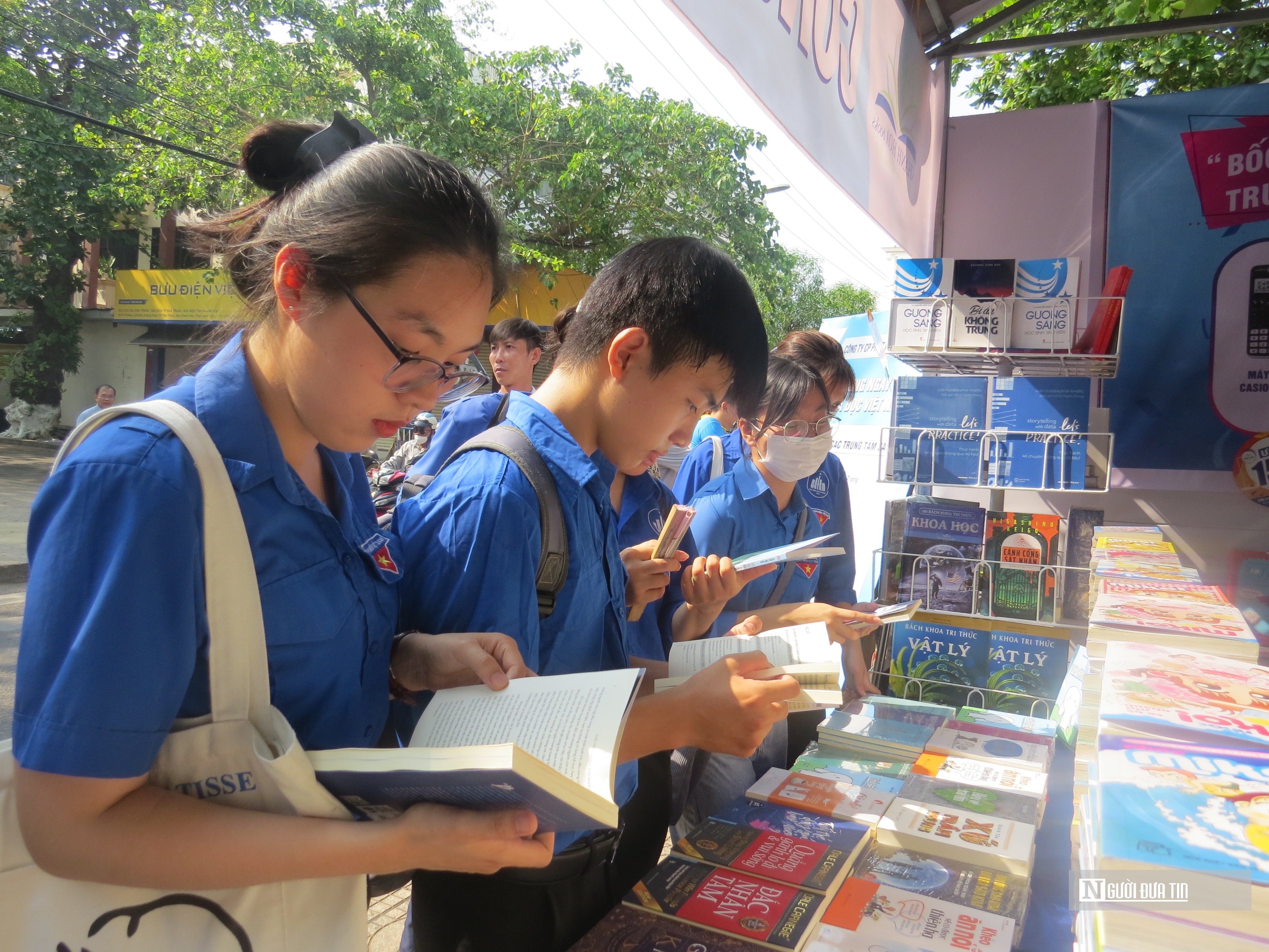 Văn hoá - Khánh Hòa: Trưng bày, giới thiệu đến độc giả gần 8.000 cuốn sách  (Hình 5).