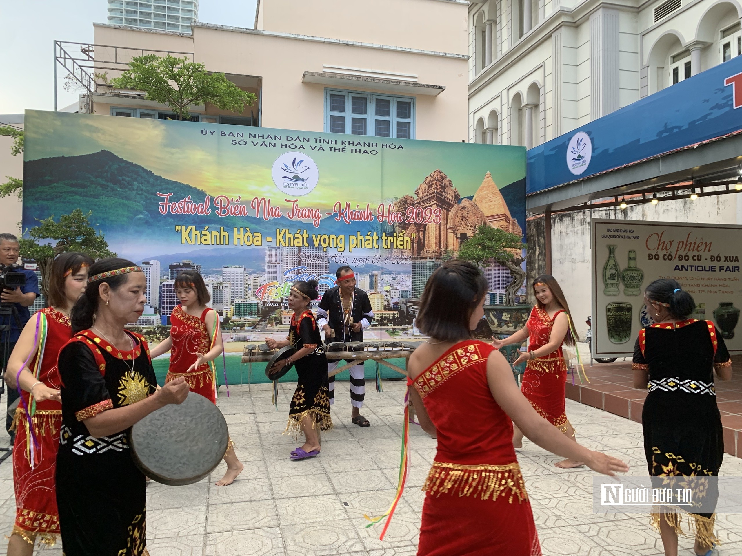 Văn hoá - Bảo tàng Khánh Hòa trưng bày hiện vật về văn hóa các dân tộc thiểu số Nam Trung Bộ-Tây Nguyên (Hình 12).