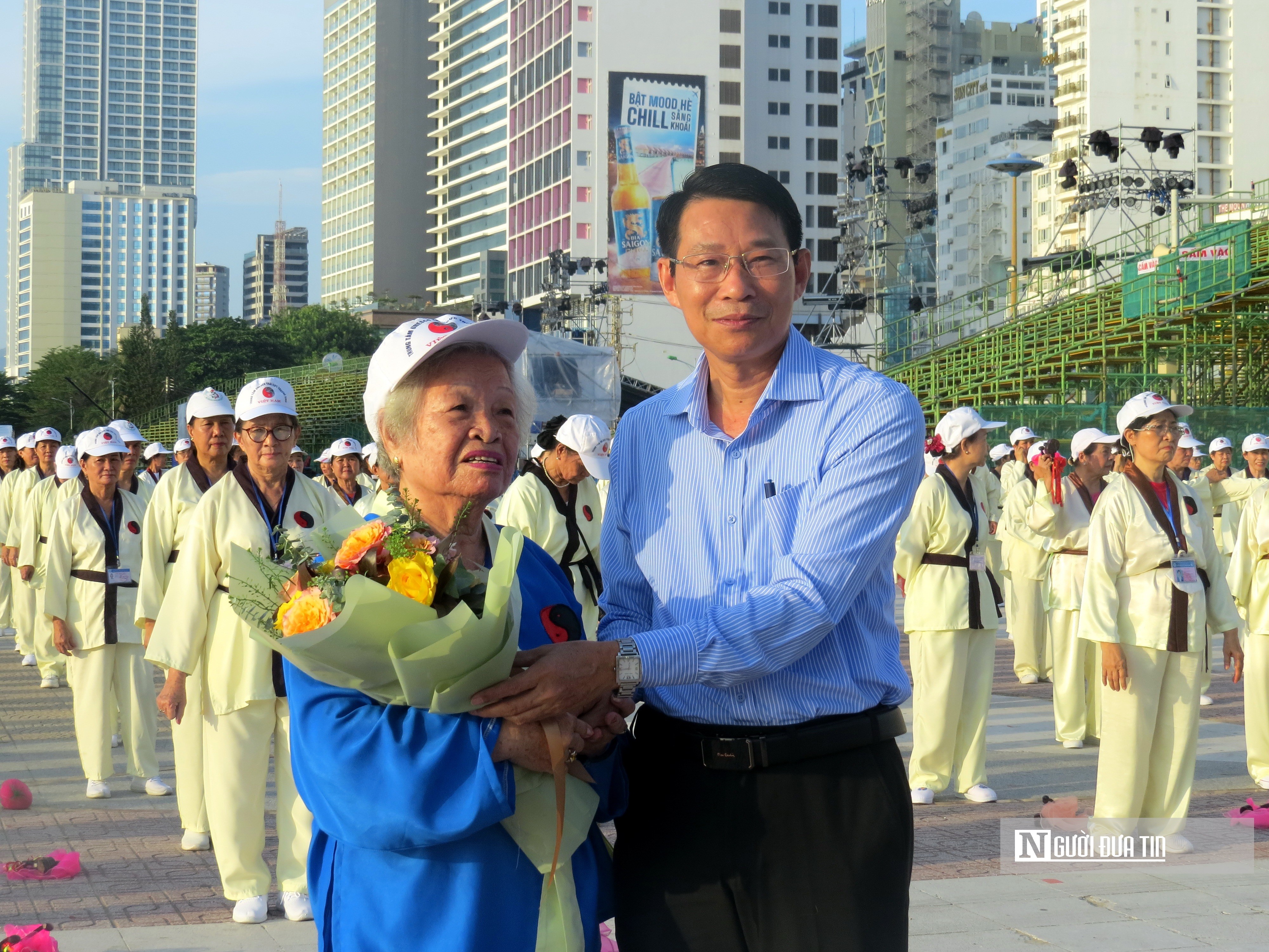 Dân sinh - Khánh Hòa: 370 người cao tuổi tham gia đồng diễn thể dục dưỡng sinh (Hình 16).