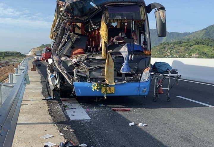 An ninh - Hình sự - Khánh Hòa: Tai nạn trên cao tốc làm 2 người chết, 6 người bị thương