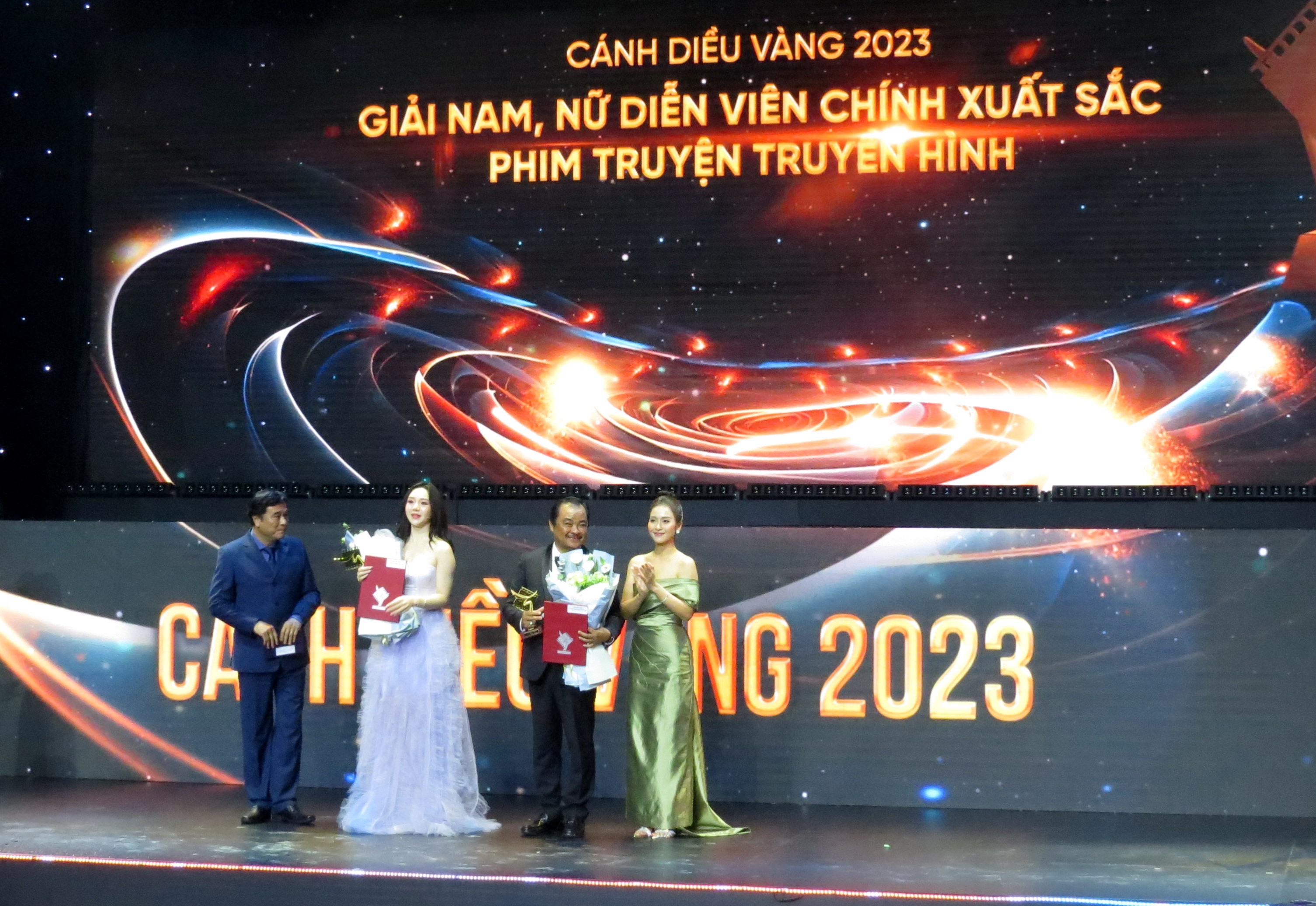 Văn hoá - Phim truyện điện ảnh “Tro tàn rực rỡ” đoạt giải Cánh diều vàng 2023 (Hình 11).