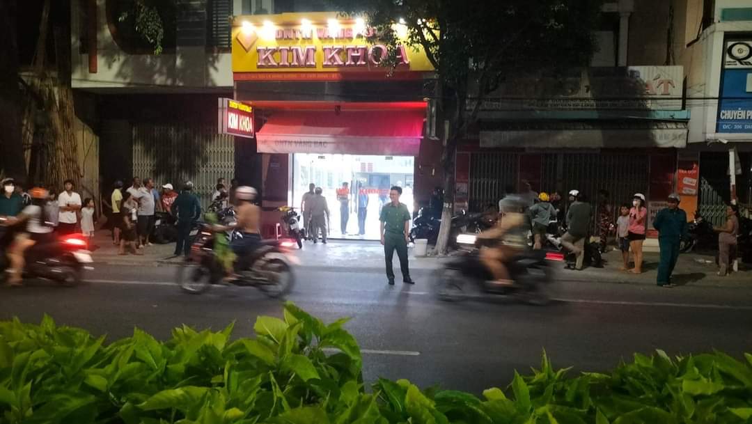 An ninh - Hình sự - Khánh Hòa: Truy bắt 2 đối tượng cướp tiệm vàng ở Cam Ranh