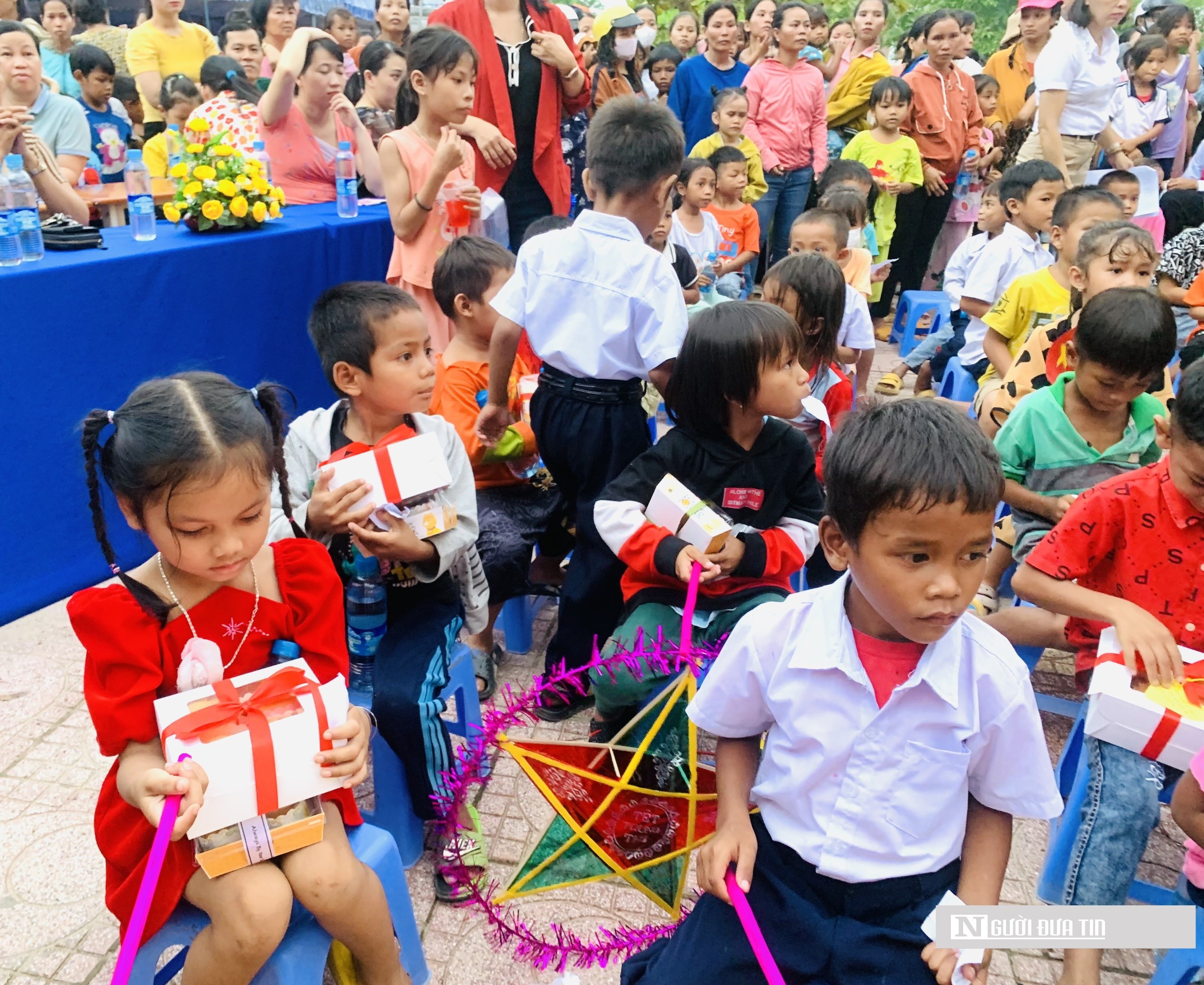 Dân sinh - Trung thu sẻ chia từ chiếc lồng đèn, gói bánh tự làm tặng bạn khó khăn (Hình 15).