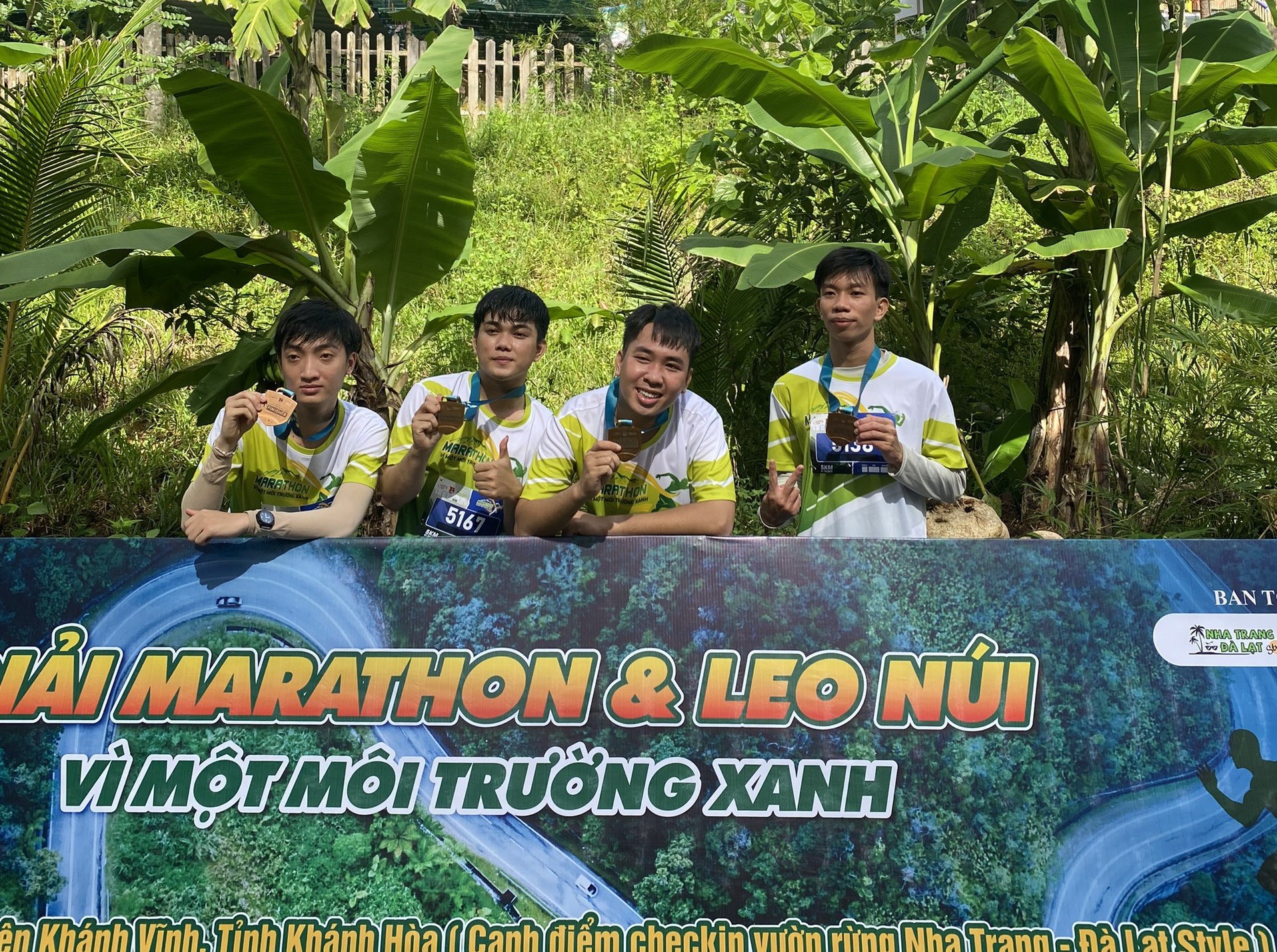 Dân sinh - Gần 500 người tham gia chạy marathon và leo núi vì một môi trường xanh (Hình 8).