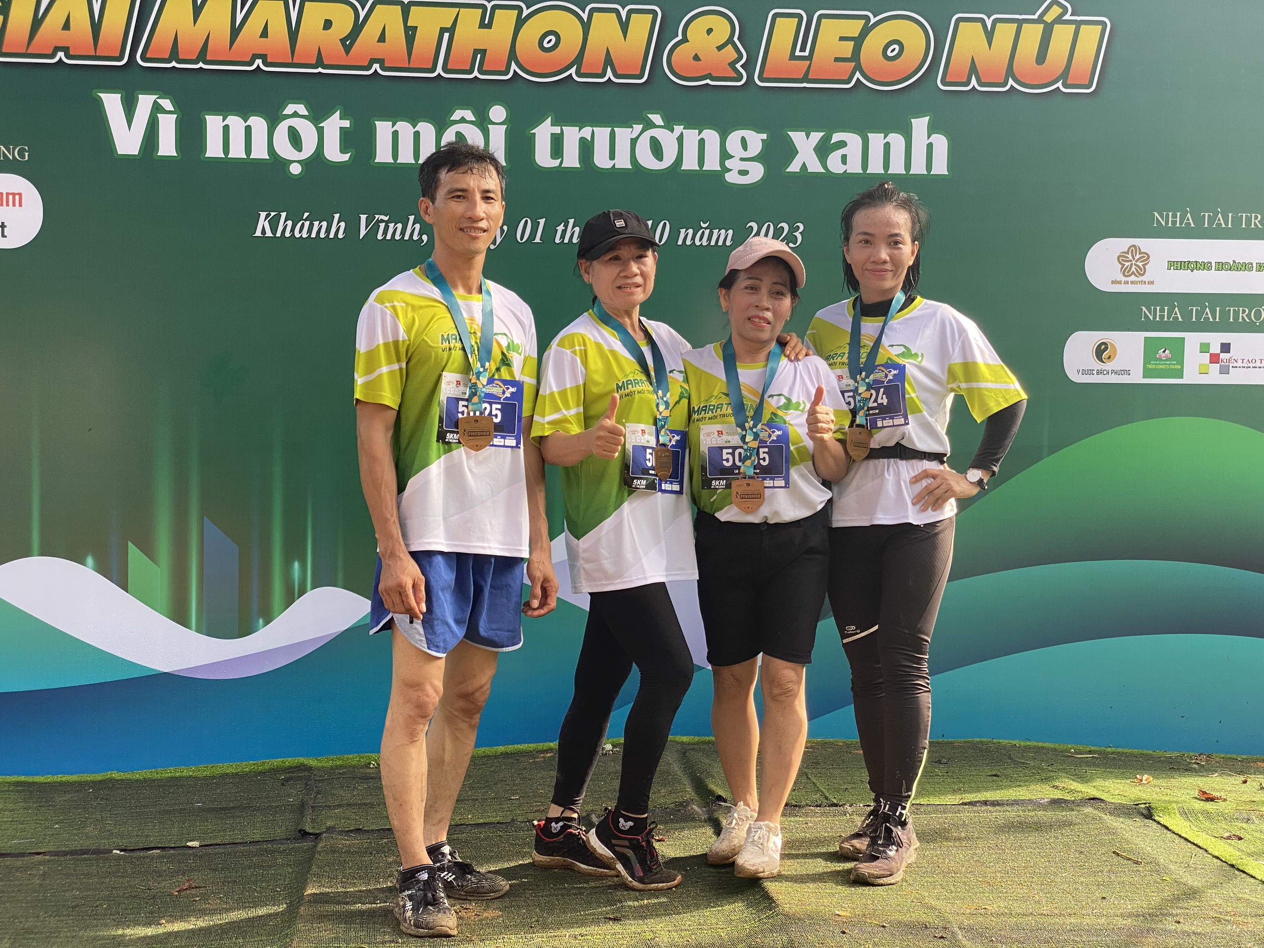 Dân sinh - Gần 500 người tham gia chạy marathon và leo núi vì một môi trường xanh (Hình 7).