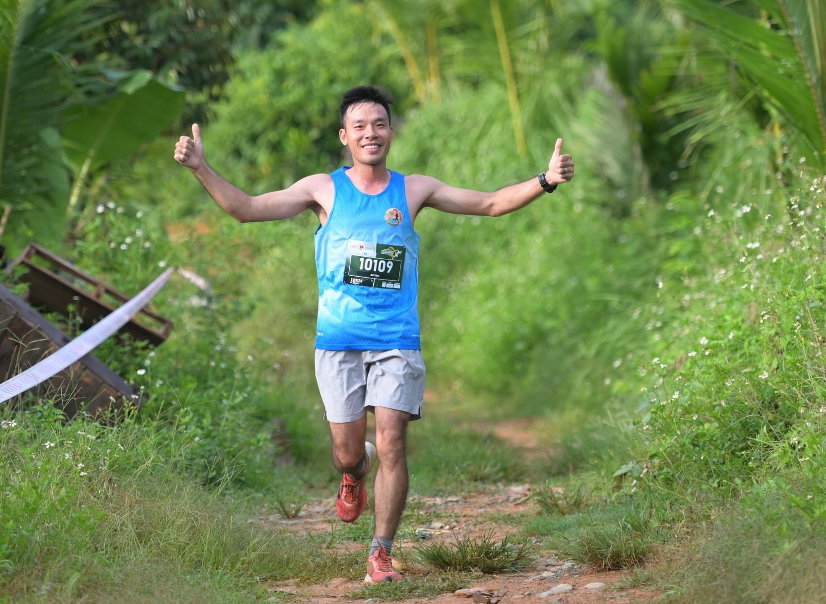 Dân sinh - Gần 500 người tham gia chạy marathon và leo núi vì một môi trường xanh (Hình 4).