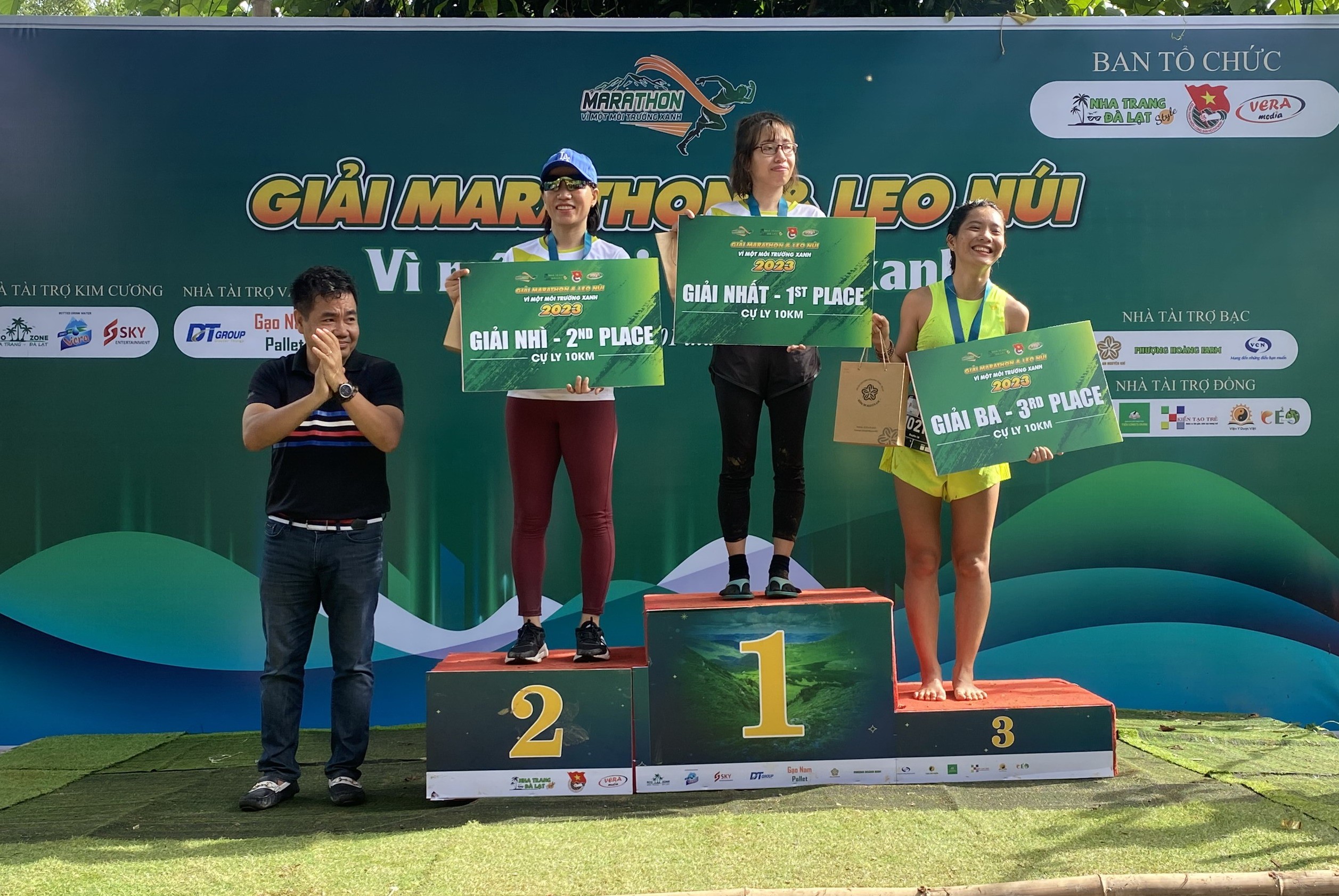 Dân sinh - Gần 500 người tham gia chạy marathon và leo núi vì một môi trường xanh (Hình 10).