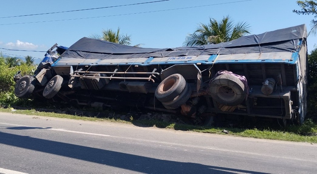 An ninh - Hình sự - Khánh Hòa: Điều tra vụ tai nạn giao thông liên hoàn làm 3 người tử vong tại chỗ