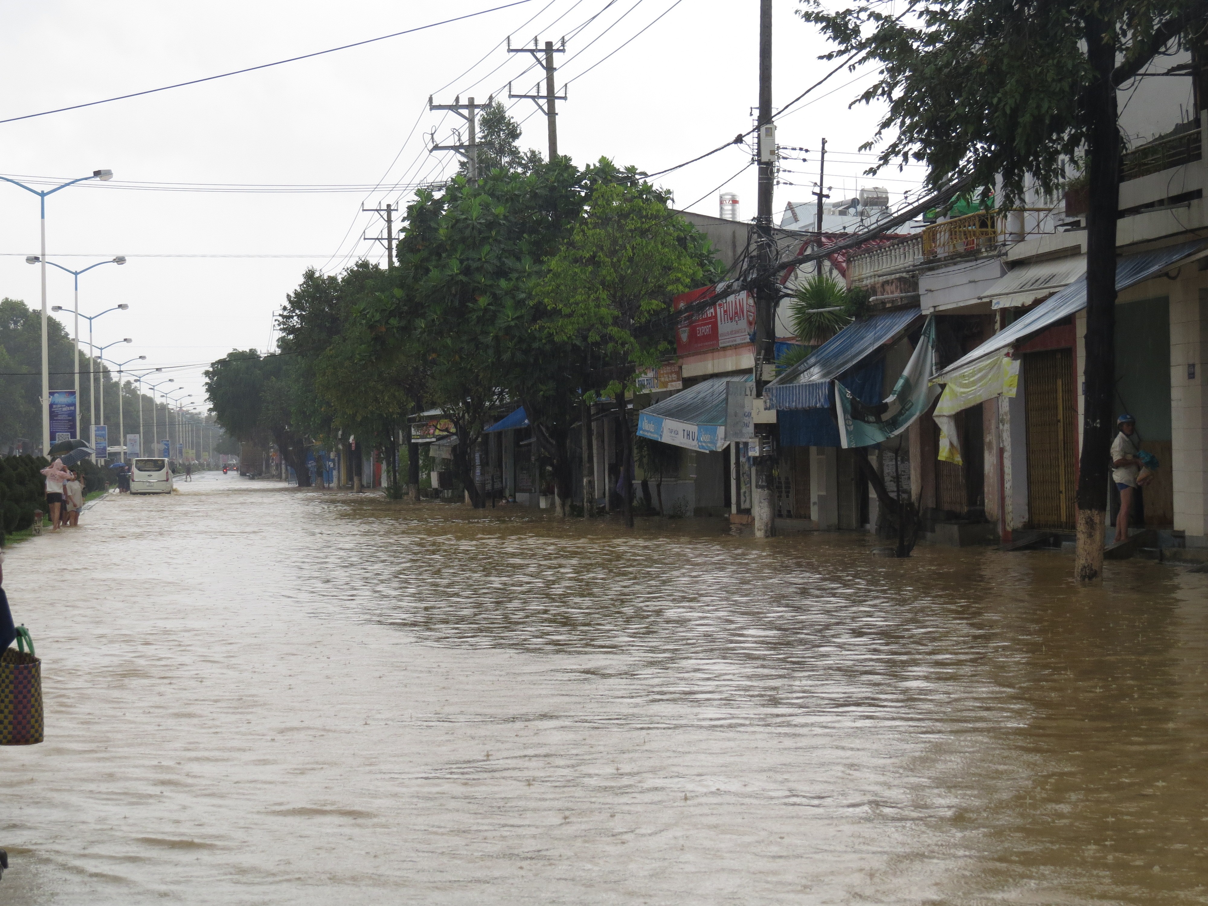 Dân sinh - Khánh Hòa: Đã thông xe đèo Khánh Lê, cảnh báo ngập lụt một số khu vực (Hình 3).