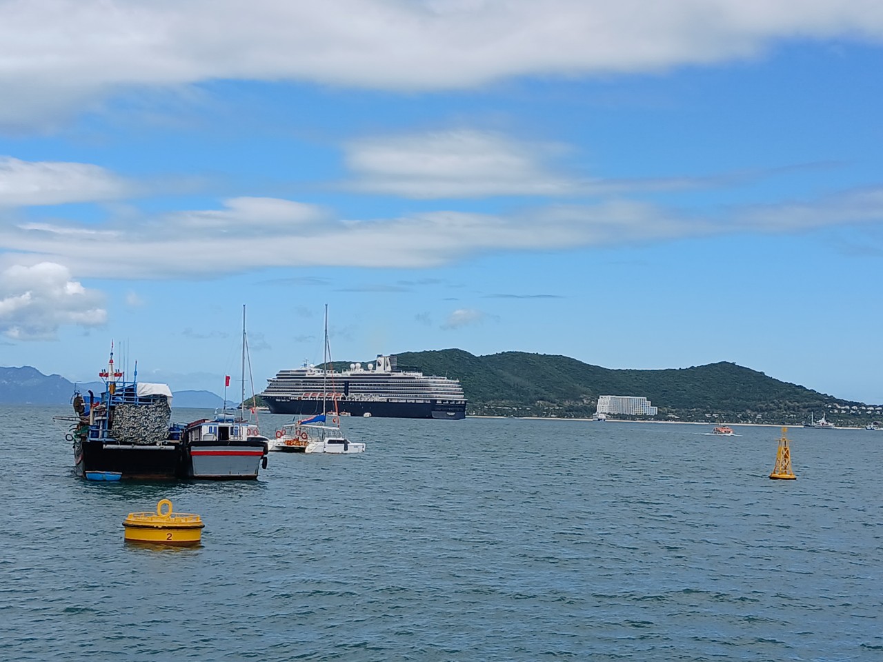 Dân sinh - Tàu du lịch Westerdam đưa 2.000 du khách đến Nha Trang ngày cuối năm