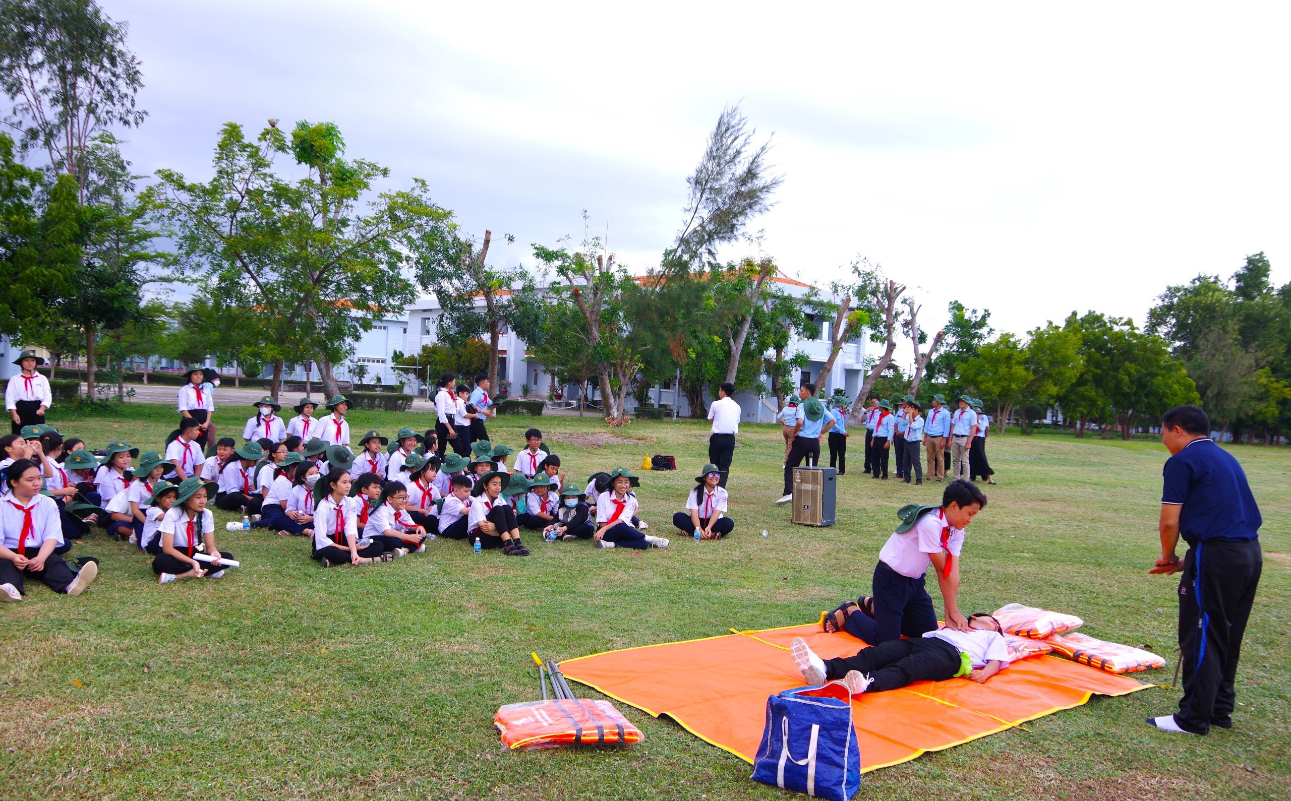Giáo dục - Khánh Hòa: Học sinh ở Cam Lâm trải nghiệm 'Một ngày làm chiến sĩ' (Hình 4).