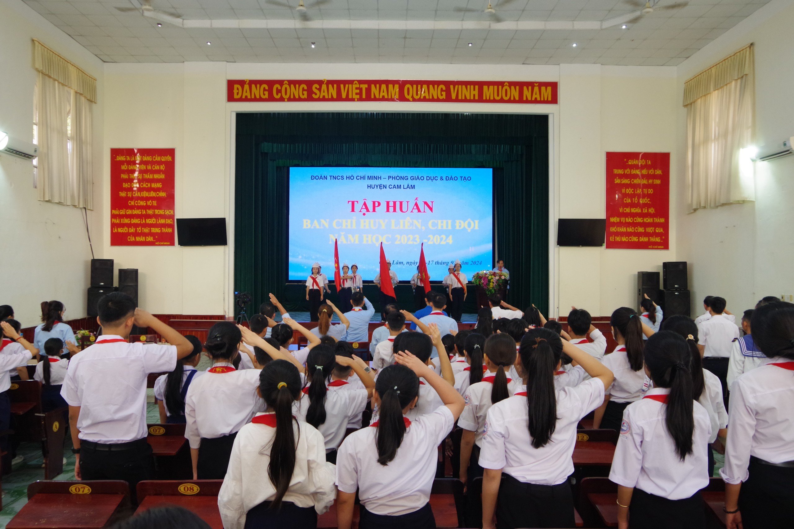 Giáo dục - Khánh Hòa: Học sinh ở Cam Lâm trải nghiệm 'Một ngày làm chiến sĩ'