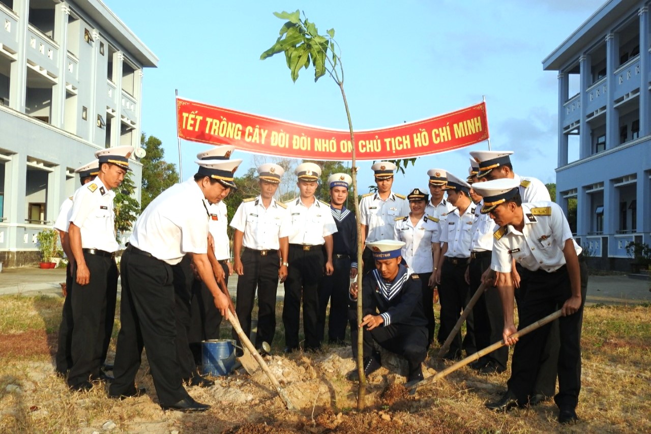 Sự kiện - Vùng 5 Hải quân phát động 'Tết trồng cây đời đời nhớ ơn Bác Hồ' (Hình 4).