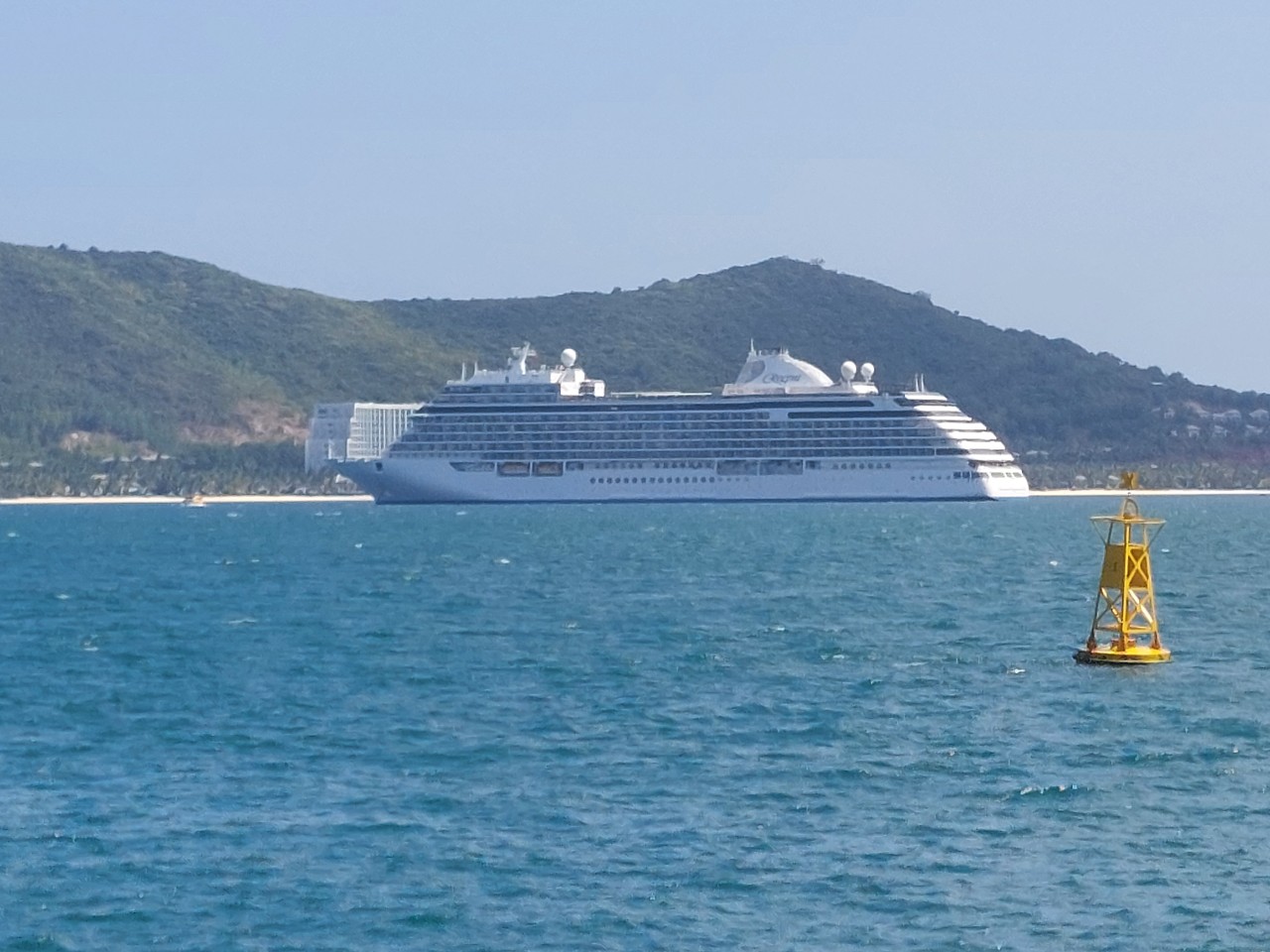 Dân sinh - Khánh Hòa tiếp tục đón tàu biển quốc tế đưa khách đến tham quan