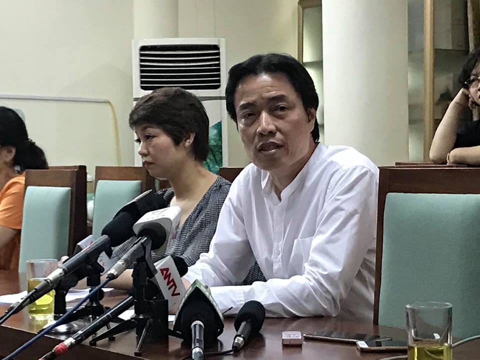 'Hot girl' Bella bạo h&agrave;nh con đẻ: C&oacute; quyền c&aacute;ch ly đứa b&eacute; khỏi mẹ?