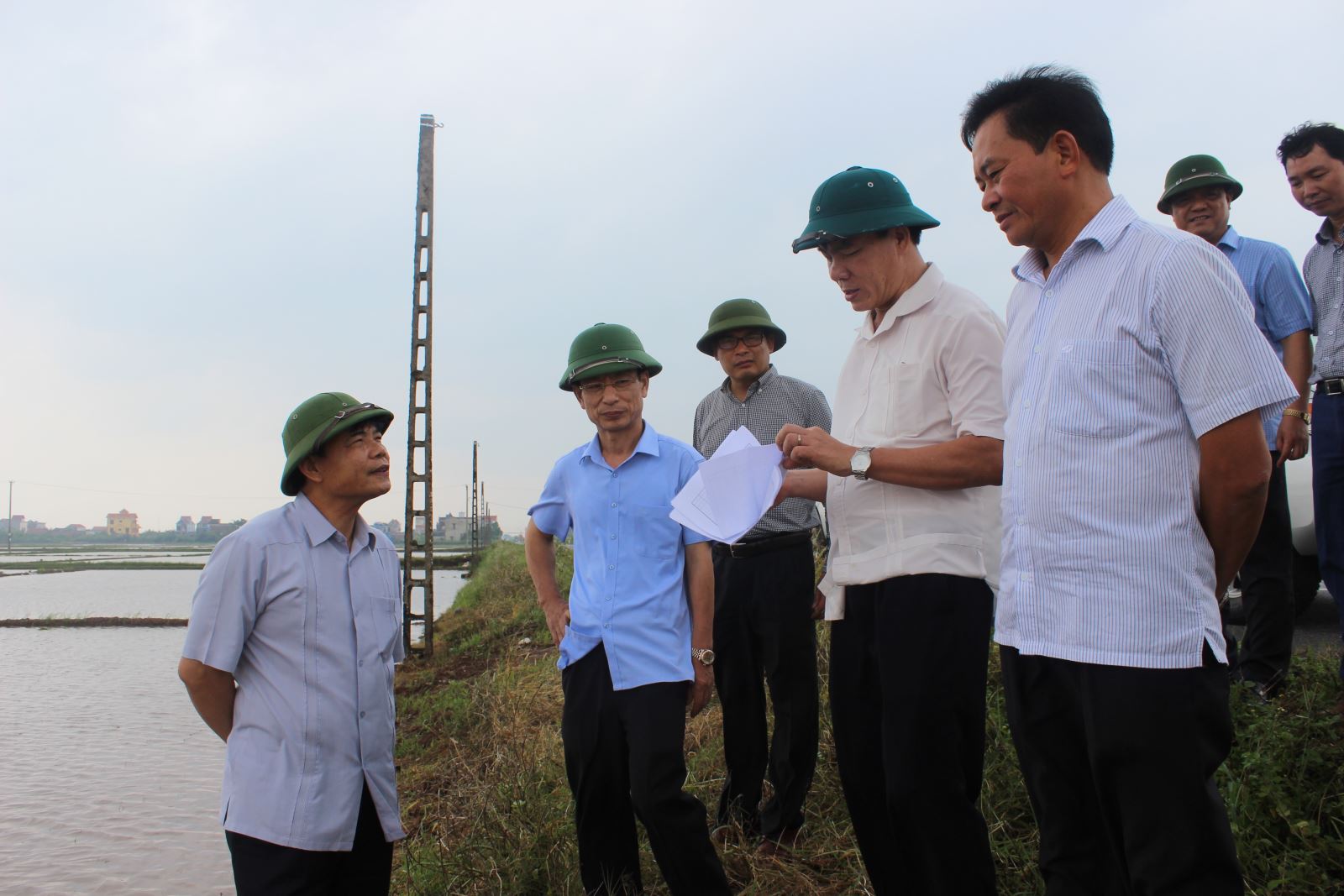 Tin nhanh - Nam Định: Hàng nghìn phương tiện, người dân đã vào nơi trú bão an toàn