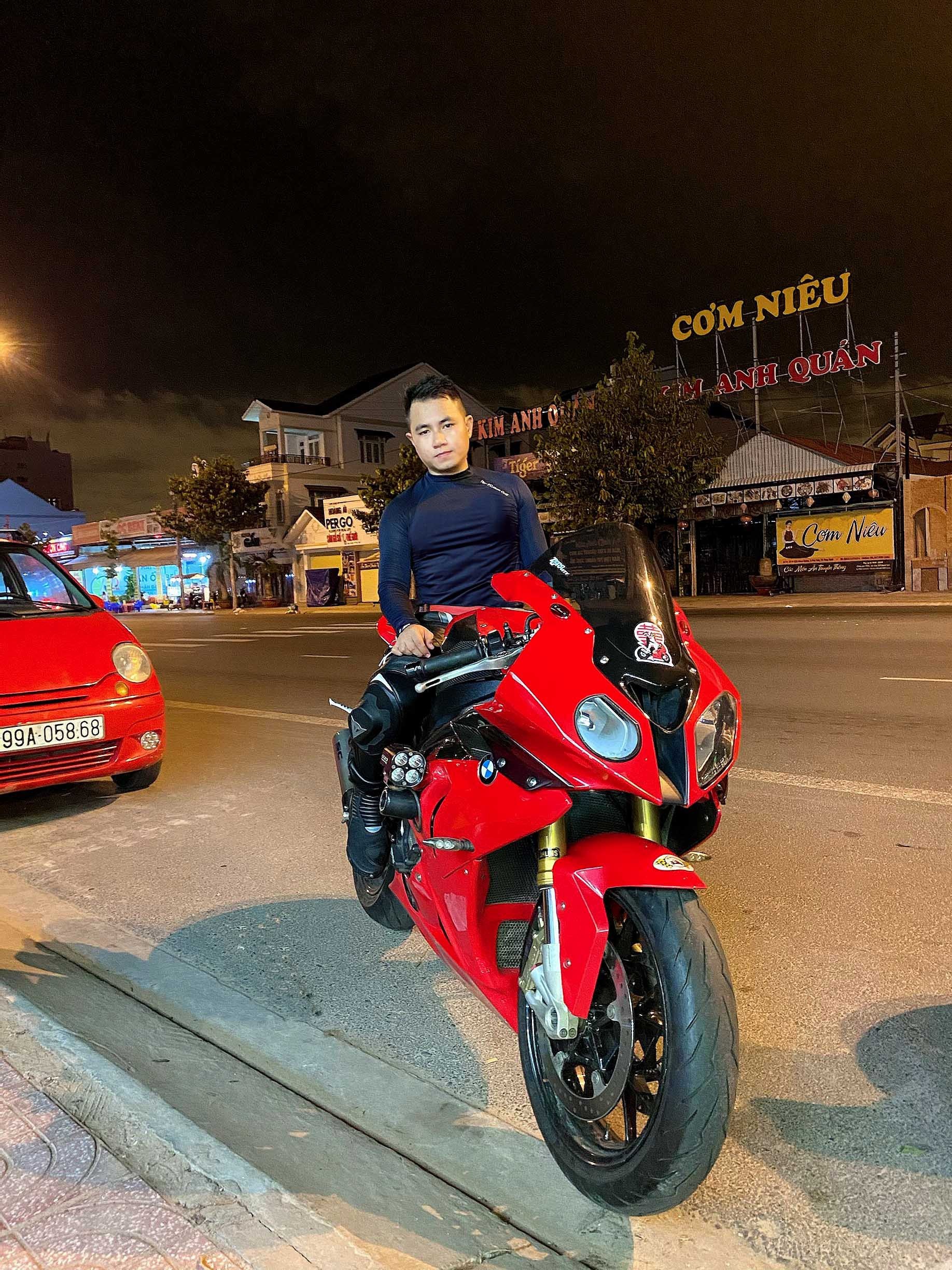 Kết nối - Biker Hồ Trần Hữu Hiếu - Chàng trai với đam mê siêu motor đẹp và đắt