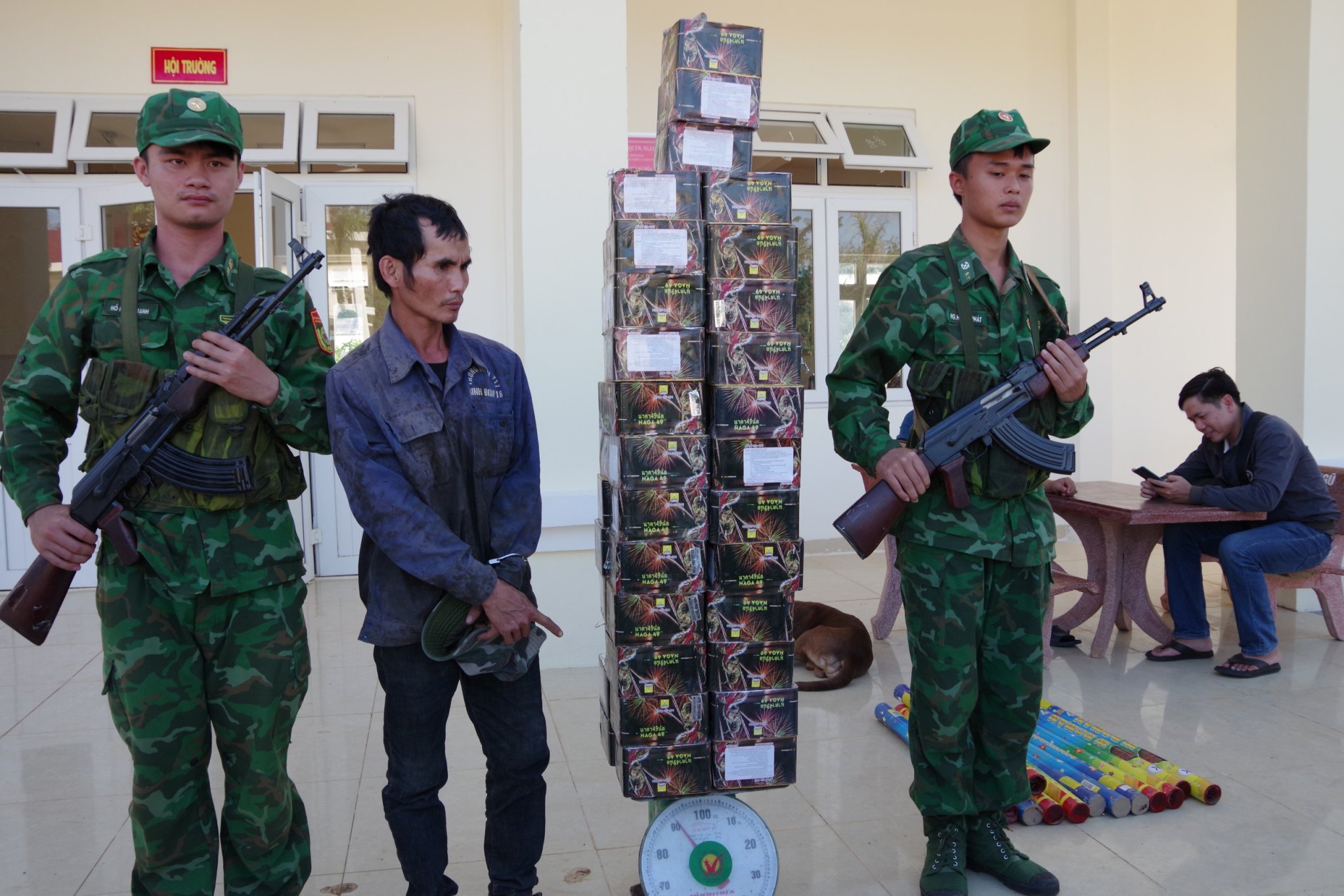 An ninh - Hình sự - Tăng cường chống buôn lậu qua biên giới-Bài 1 :Chặn đứng những phi vụ giáp Tết (Hình 2).