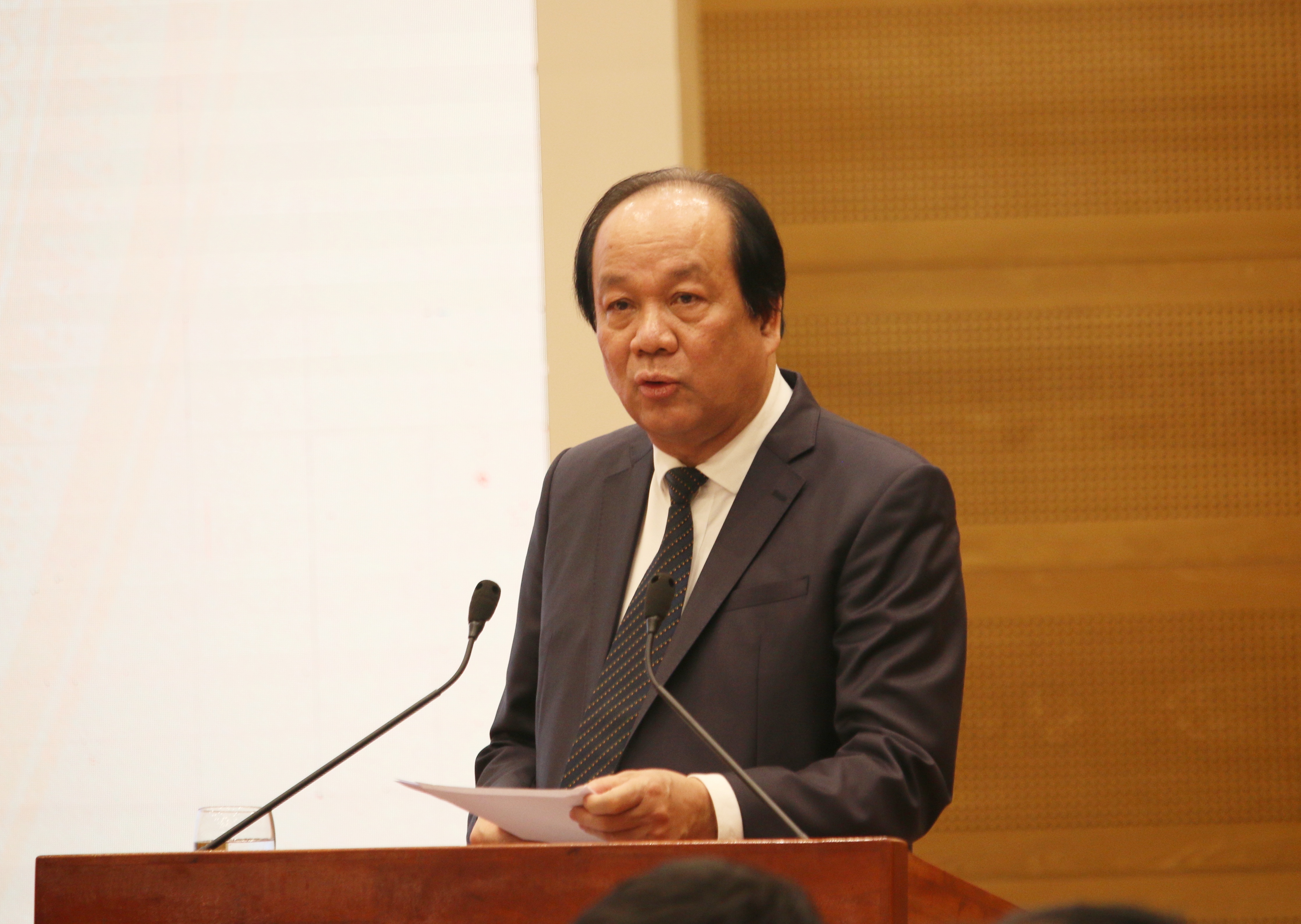 Chính sách - Bộ trưởng Mai Tiến Dũng: Dứt khoát không 'ngăn sông cấm chợ” 