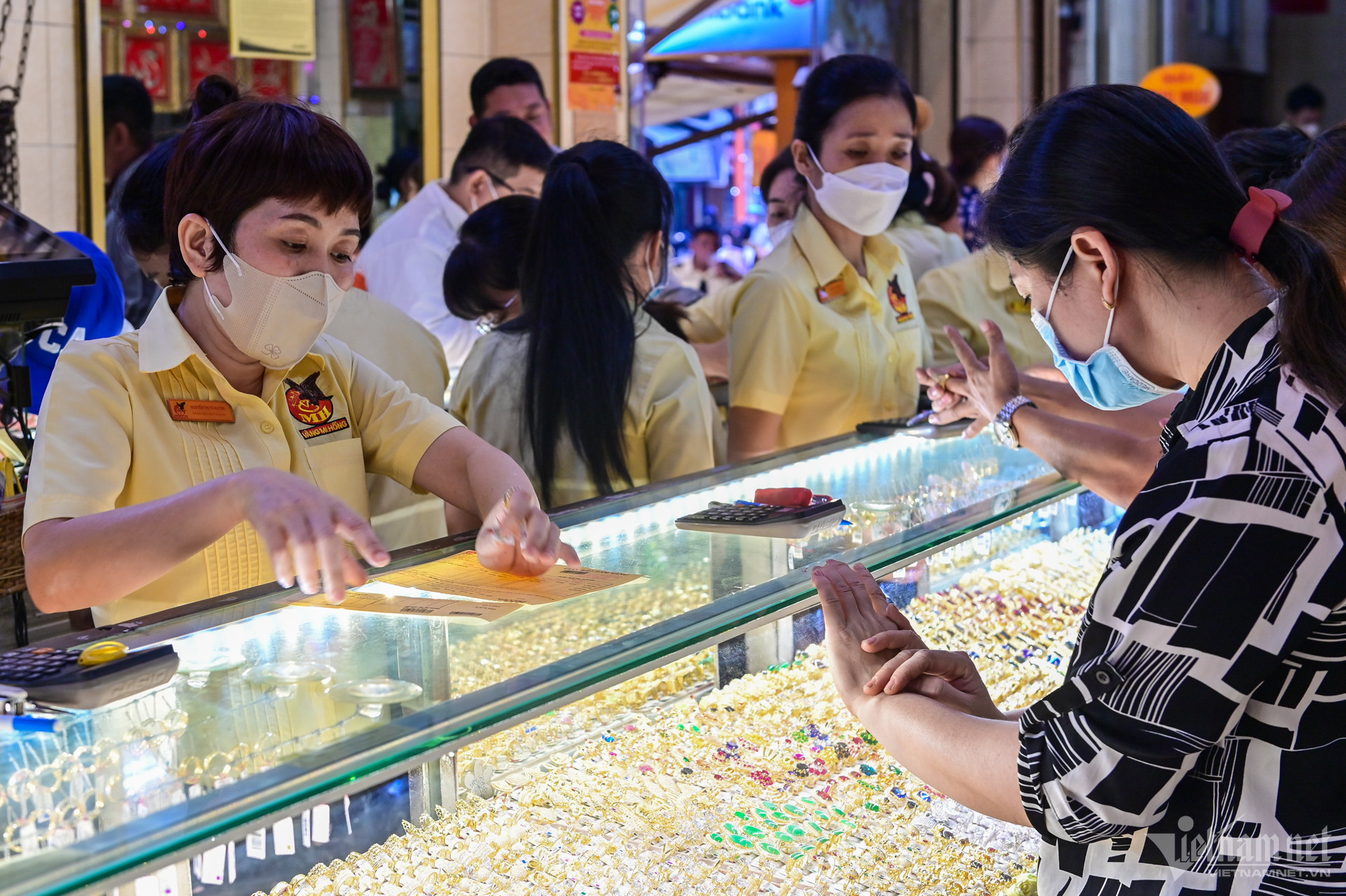 Xu hướng thị trường - Giá vàng “leo núi, lao vực” và câu chuyện tránh độc quyền vàng miếng