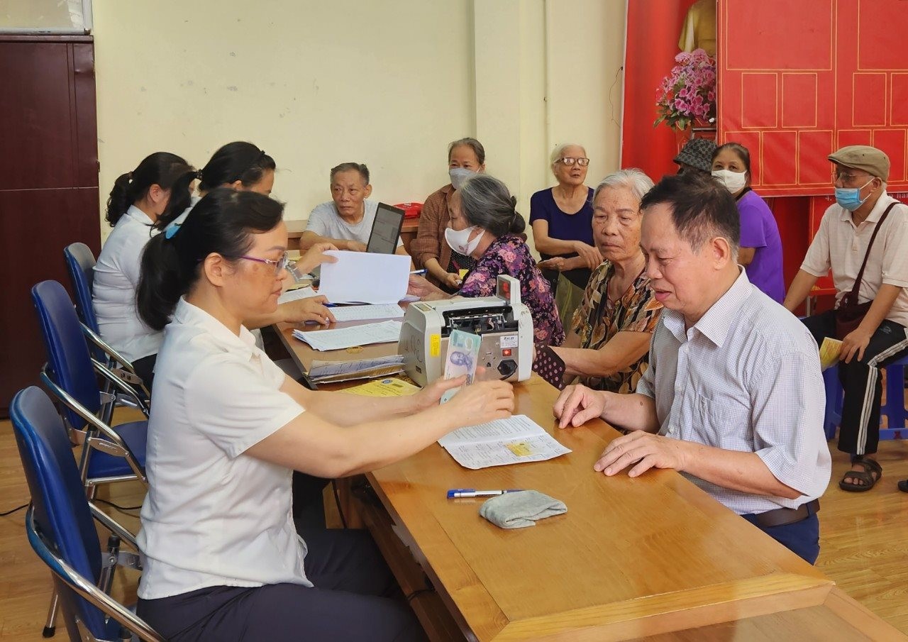 Chính sách - Về hưu vẫn tất bật mưu sinh: Cải cách tiền lương làm sao để đủ sống?